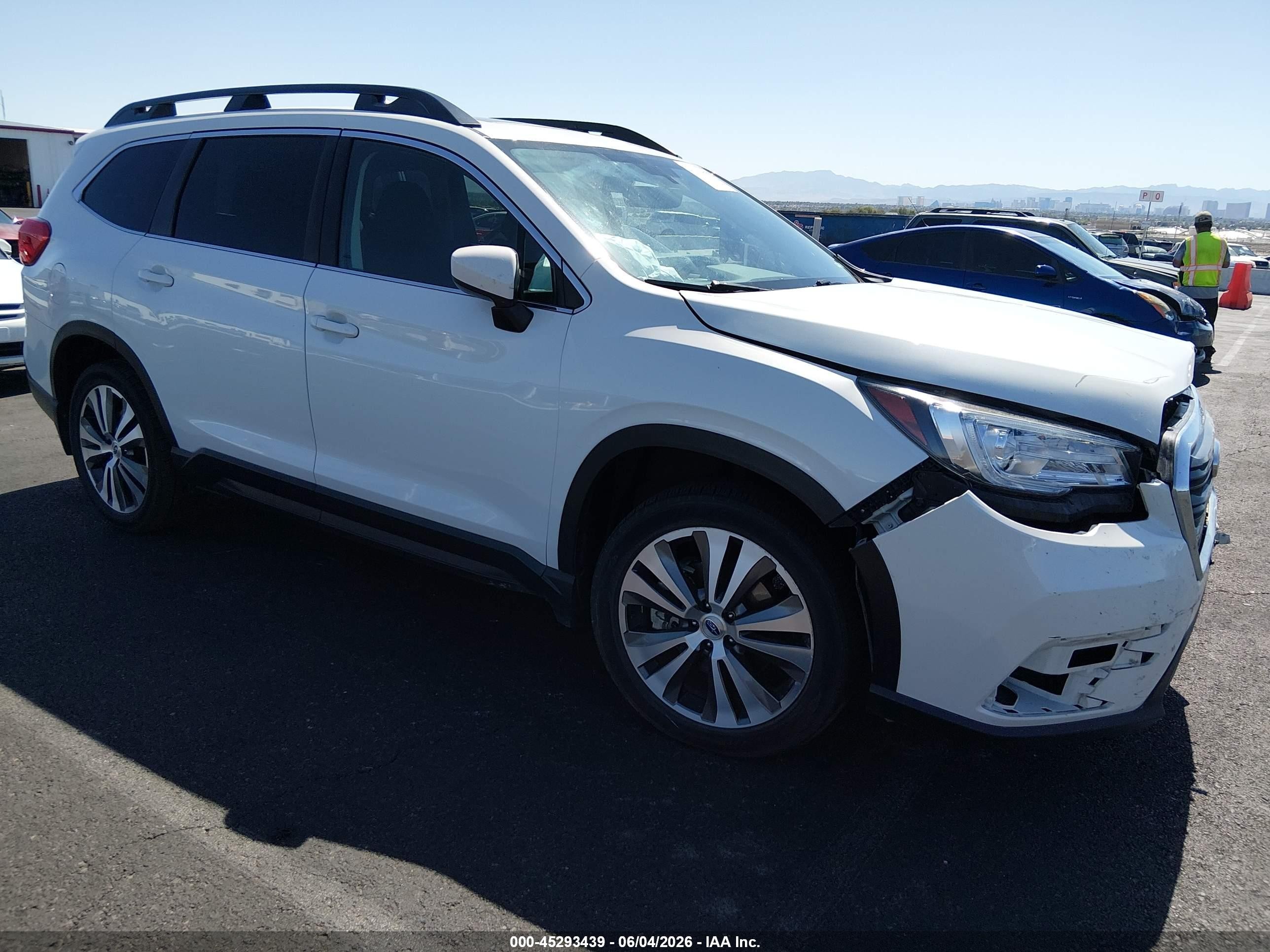 2021 Subaru Ascent Premium, VIN 4S4WMAED1M3473728 — Front end