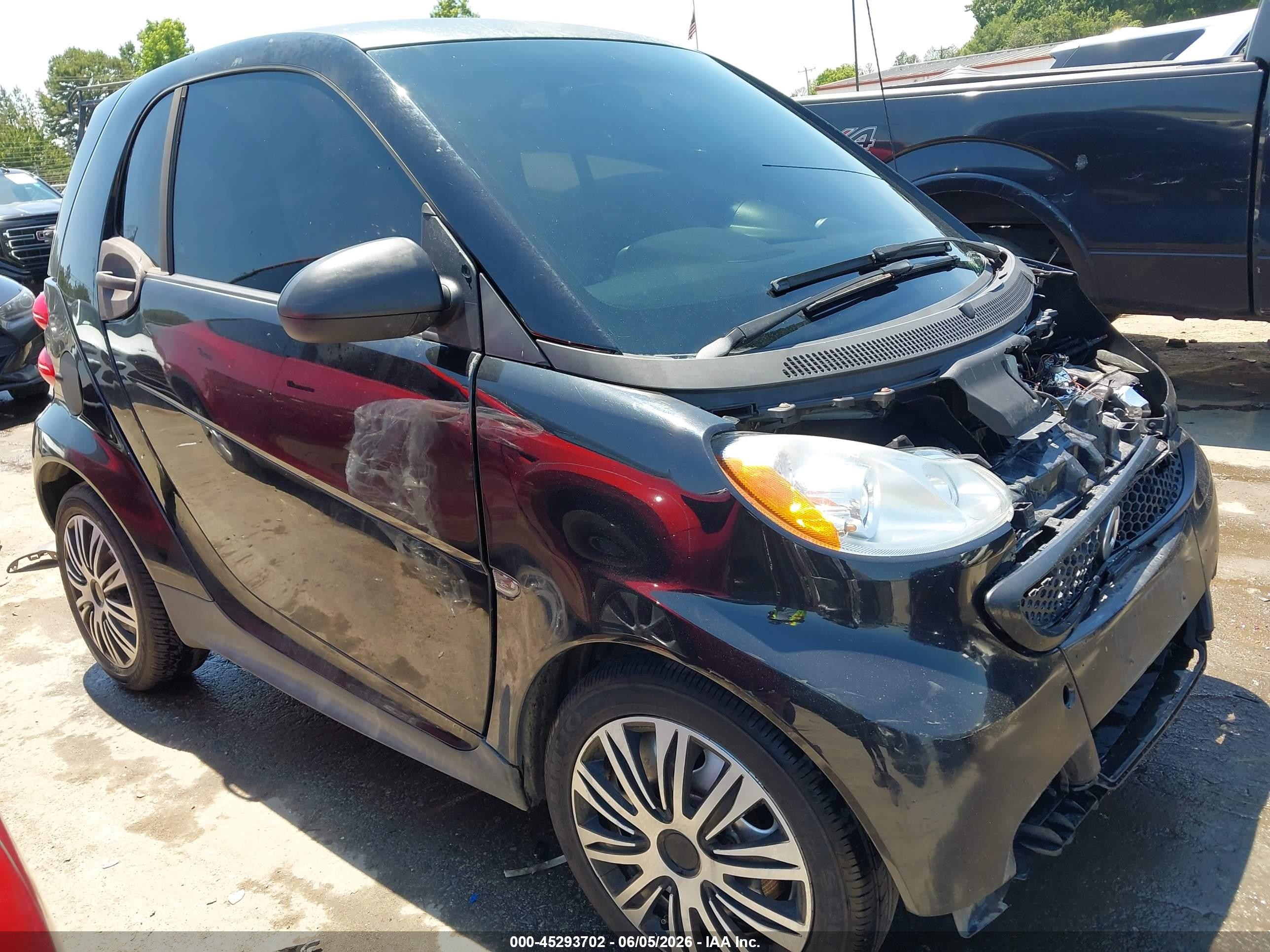 2013 Smart fortwo Pure, VIN WMEEJ3BA0DK683632 — Перед