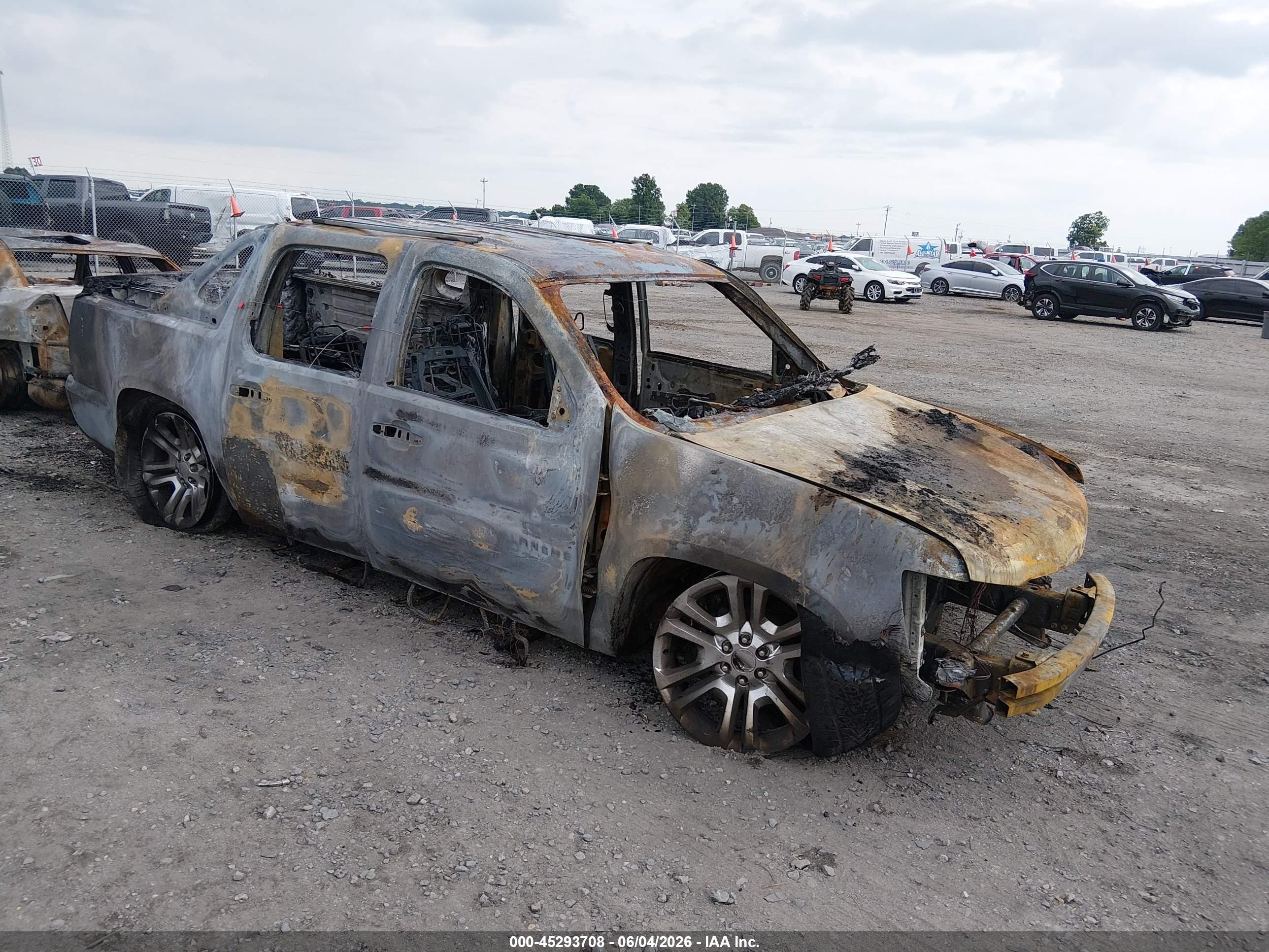 2010 Chevrolet Avalanche LS, VIN 3GNNCEE0XAG292392 — Пожар