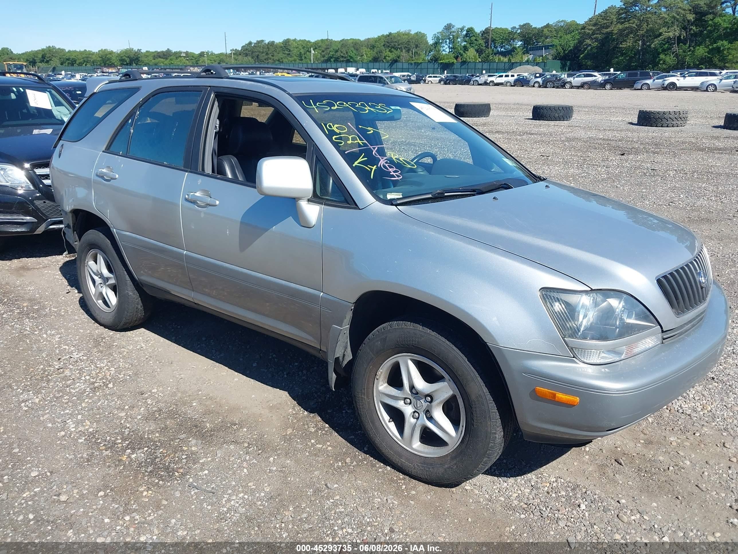 2000 Lexus RX 300, VIN JT6HF10U0Y0157539 — Front end