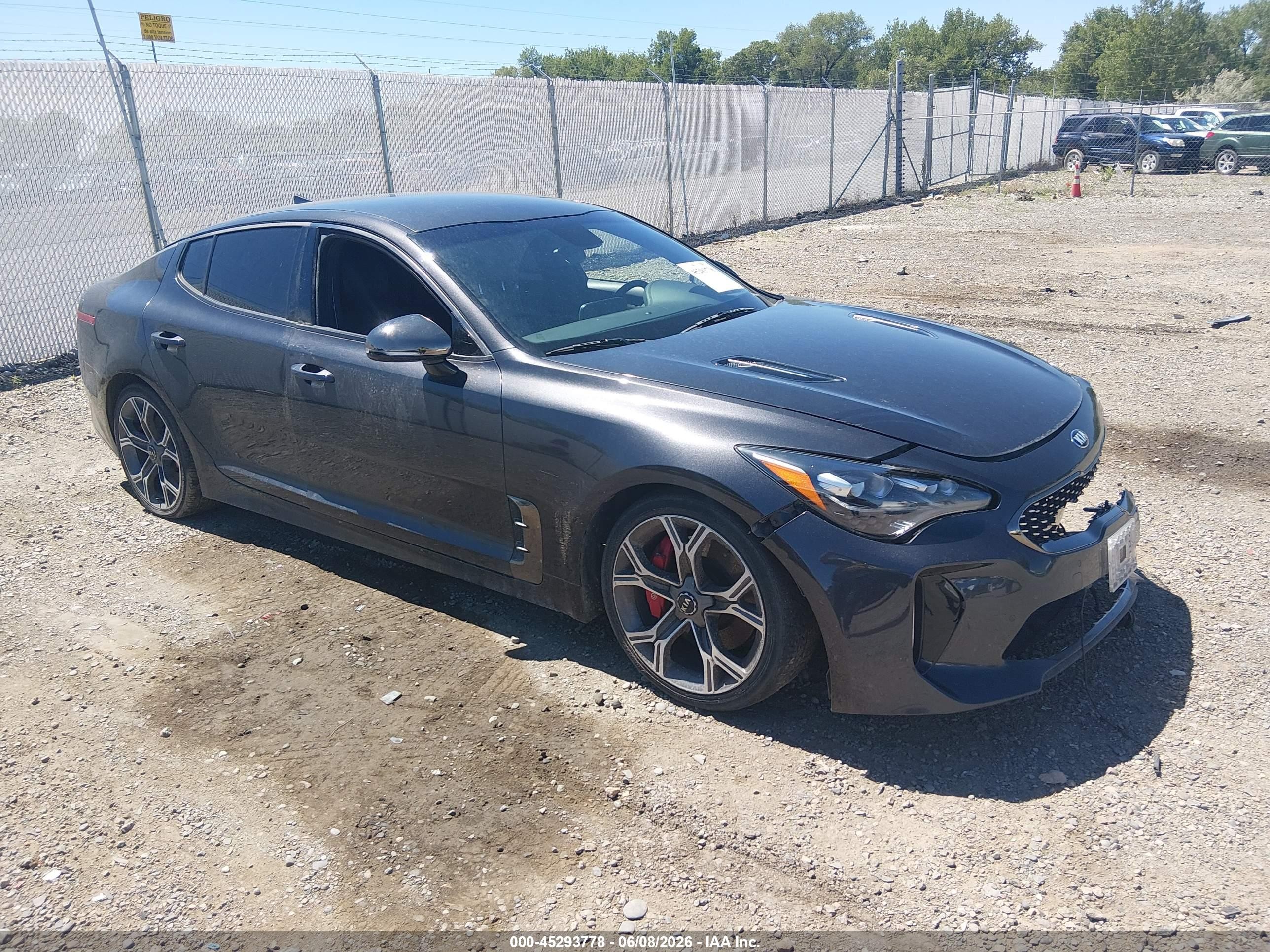 2020 Kia Stinger GT, VIN KNAE35LC8L6080761 — Перед