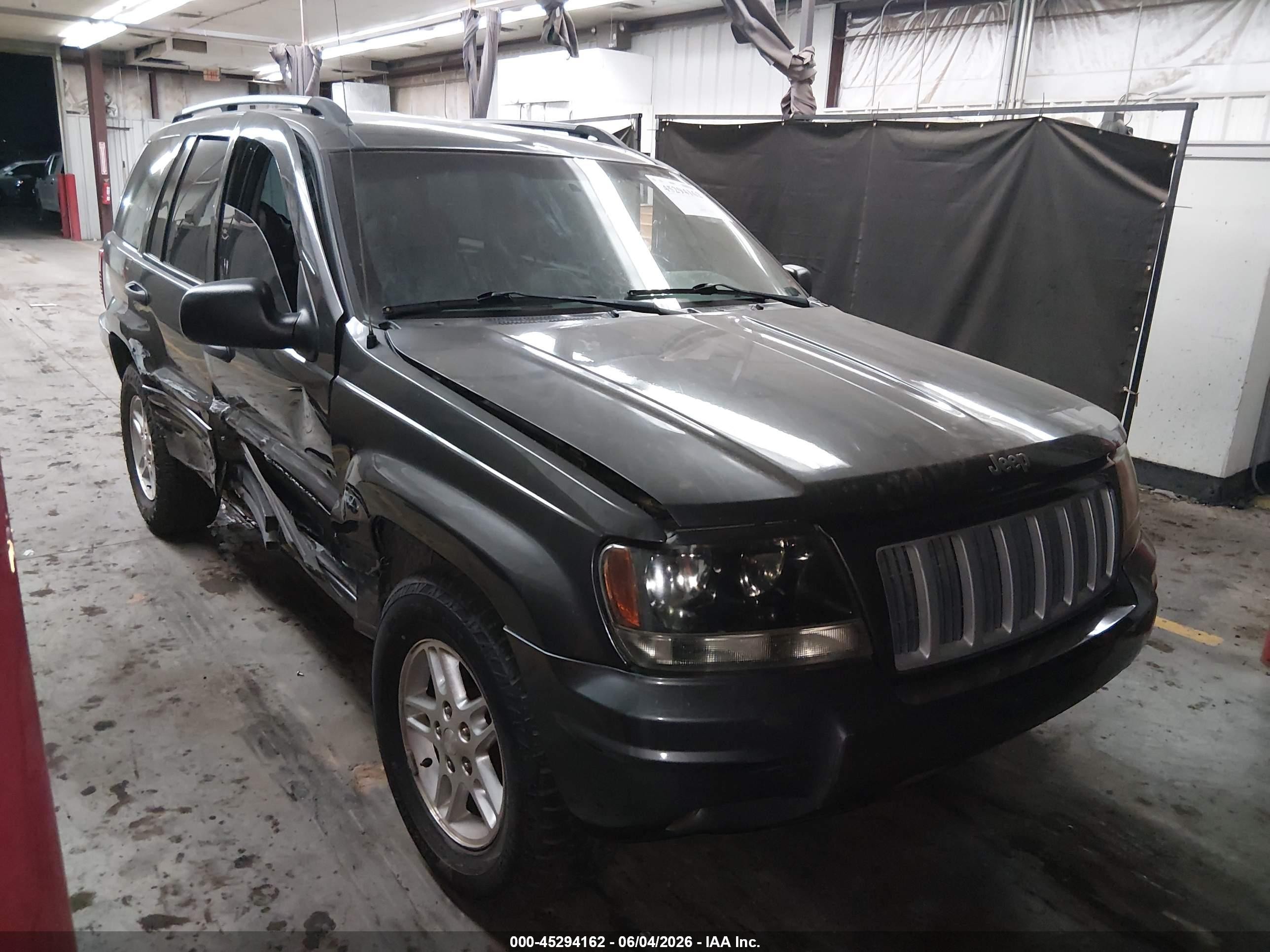 2004 Jeep Grand Cherokee Laredo, VIN 1J4GW48N64C421207 — Side