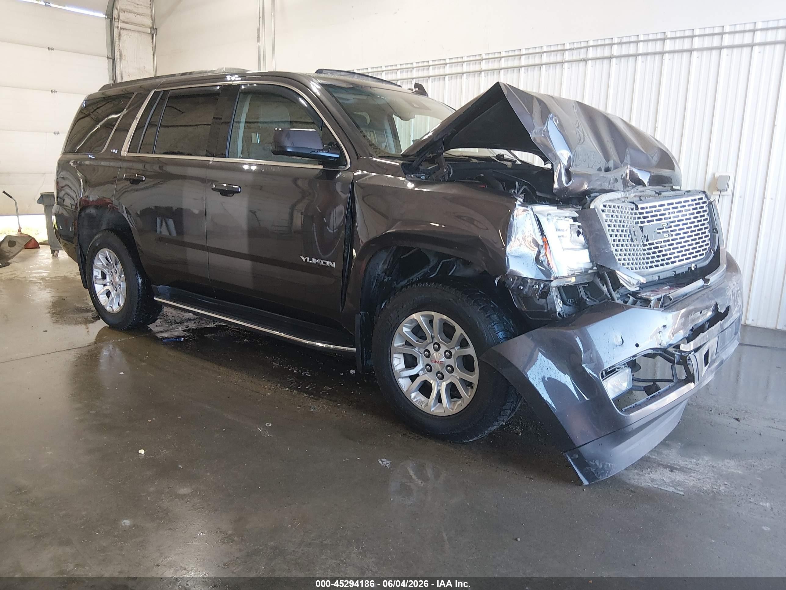 2016 GMC Yukon SLT, VIN 1GKS2BKC5GR155790 — Перед