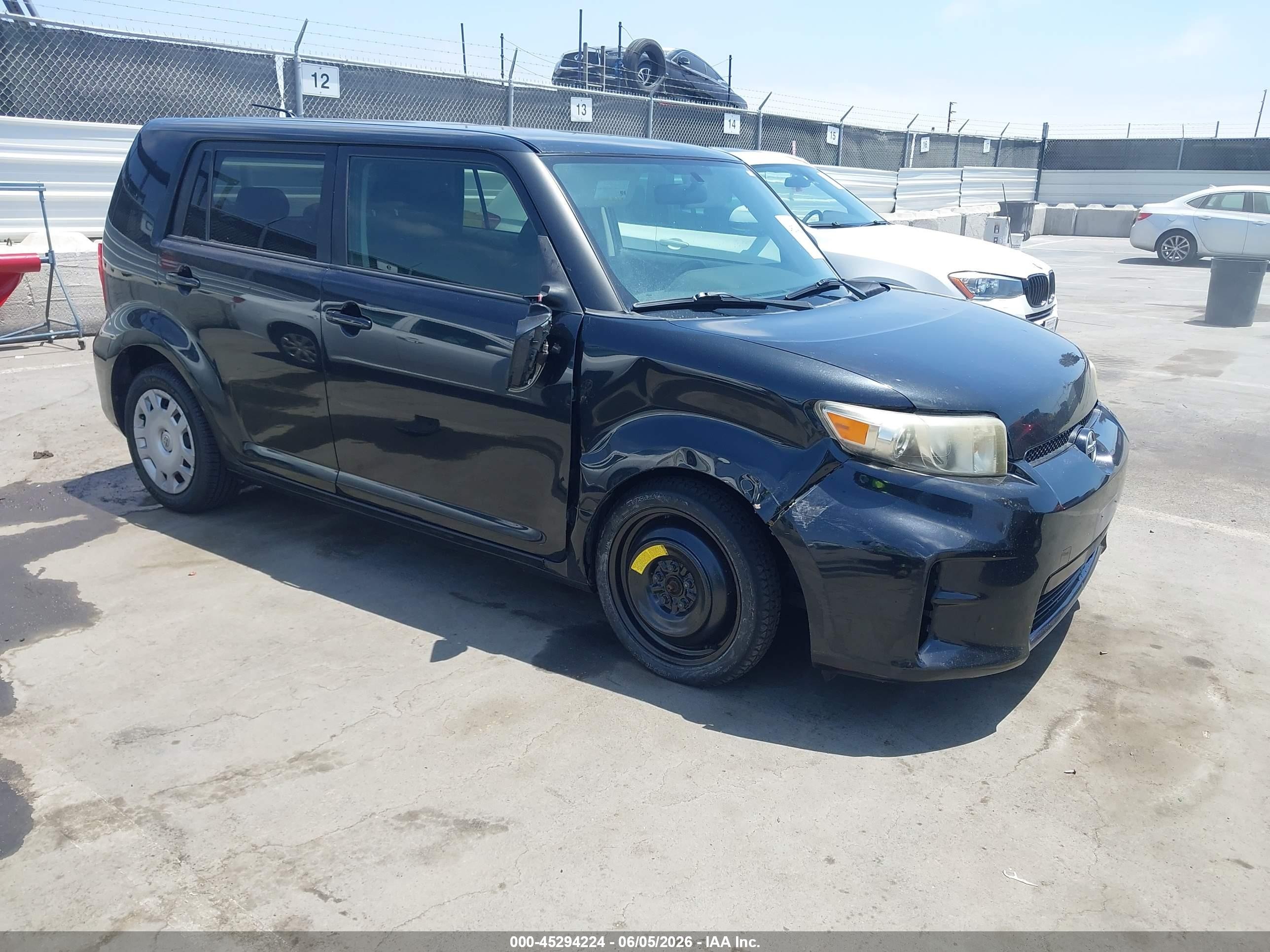 2014 Scion xB, VIN JTLZE4FEXEJ055743 — Front end