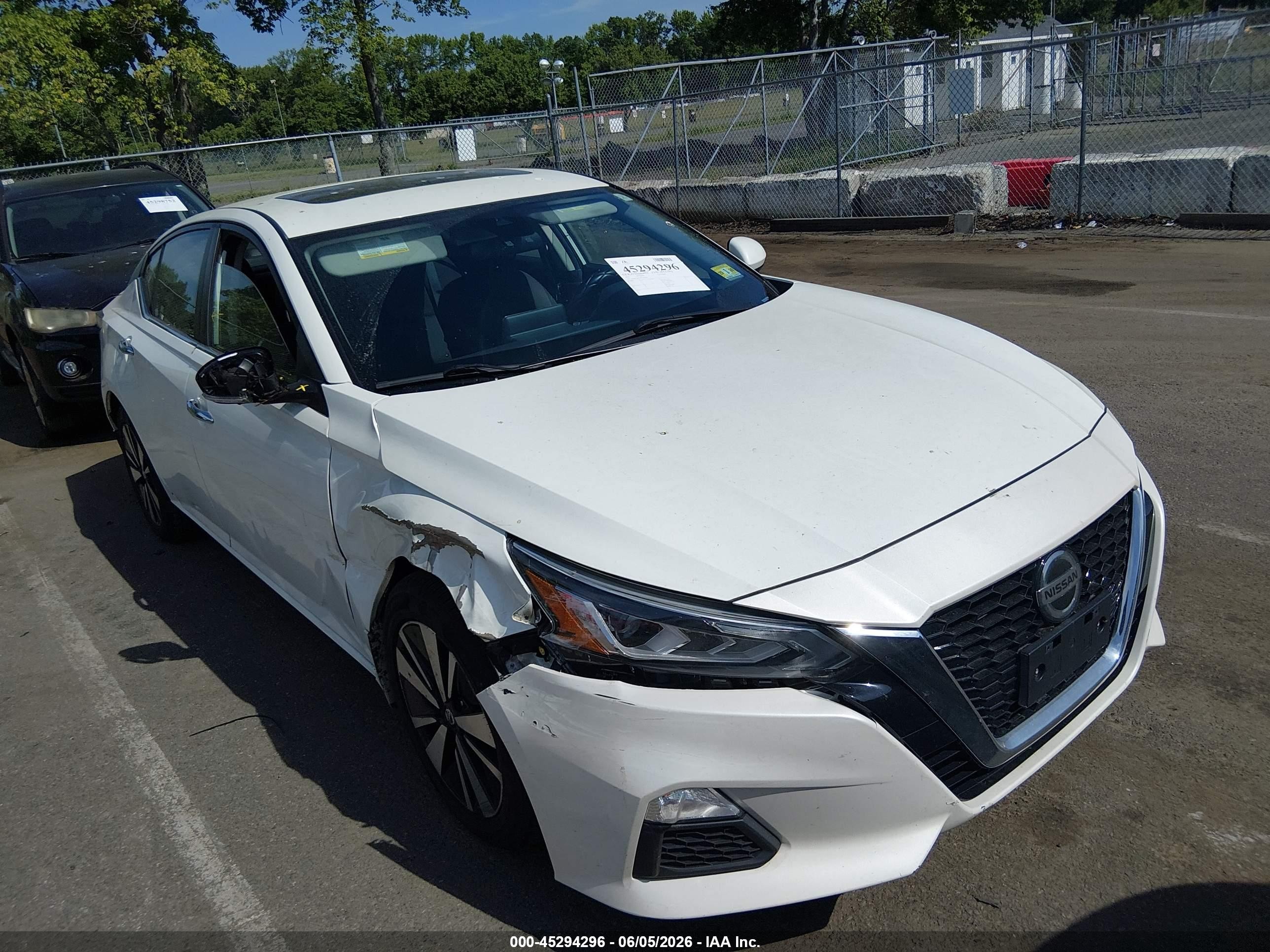 2021 Nissan Altima SV, VIN 1N4BL4DV0MN310029 — Side