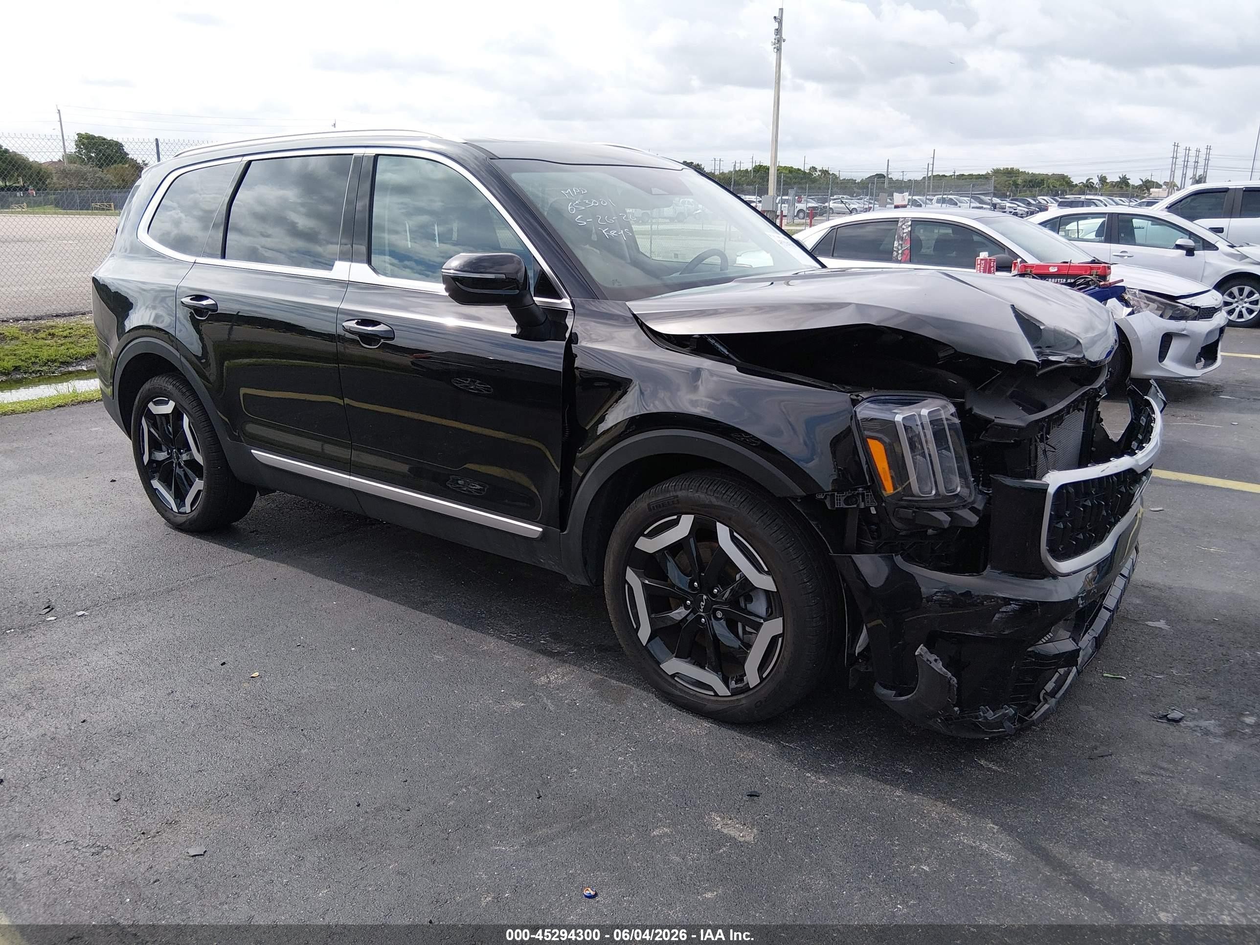 2025 Kia Telluride EX, VIN 5XYP34GCXSG653901 — Front end