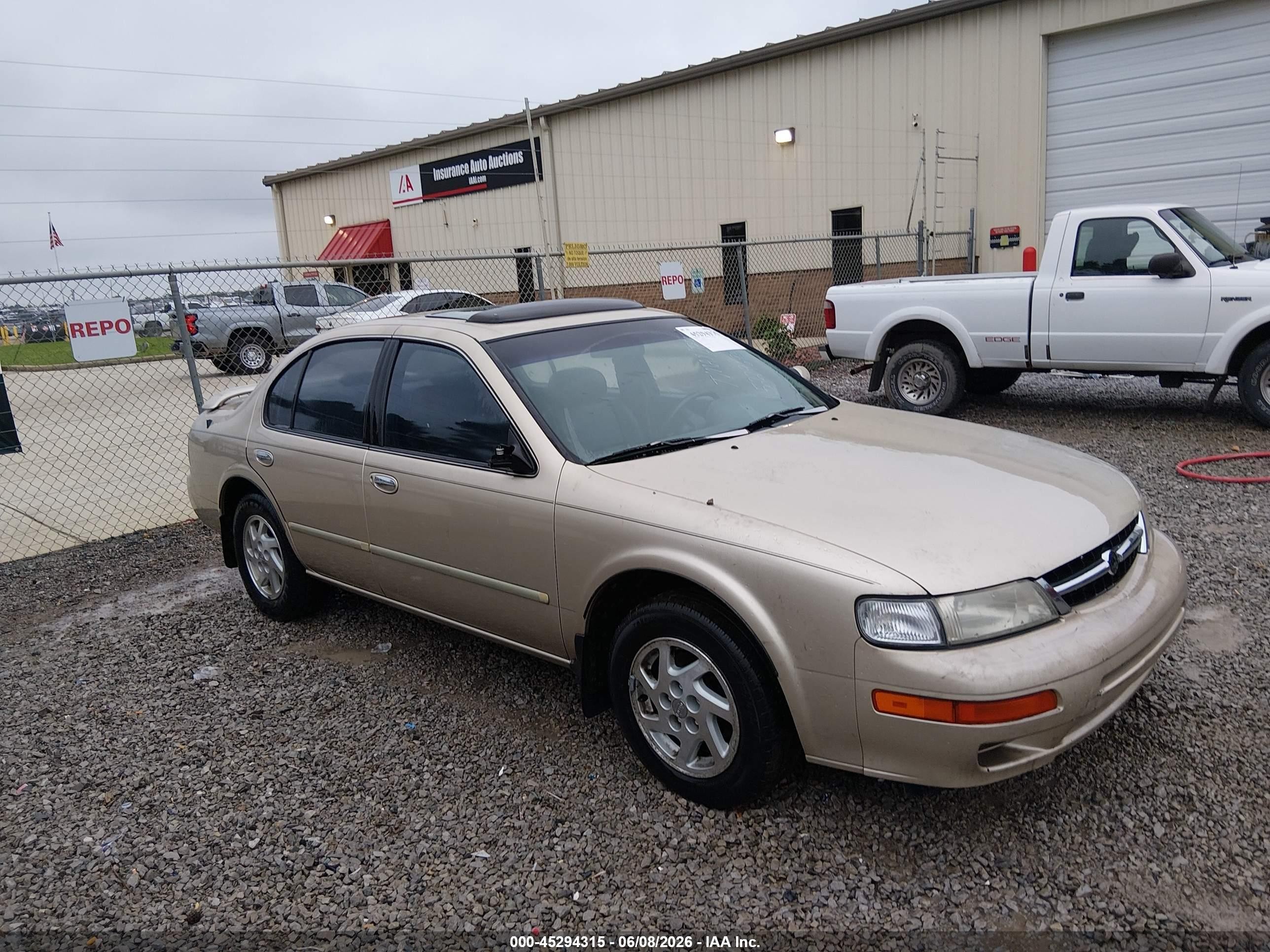 1997 Nissan Maxima GXE, VIN JN1CA21D3VM522969 — Зад