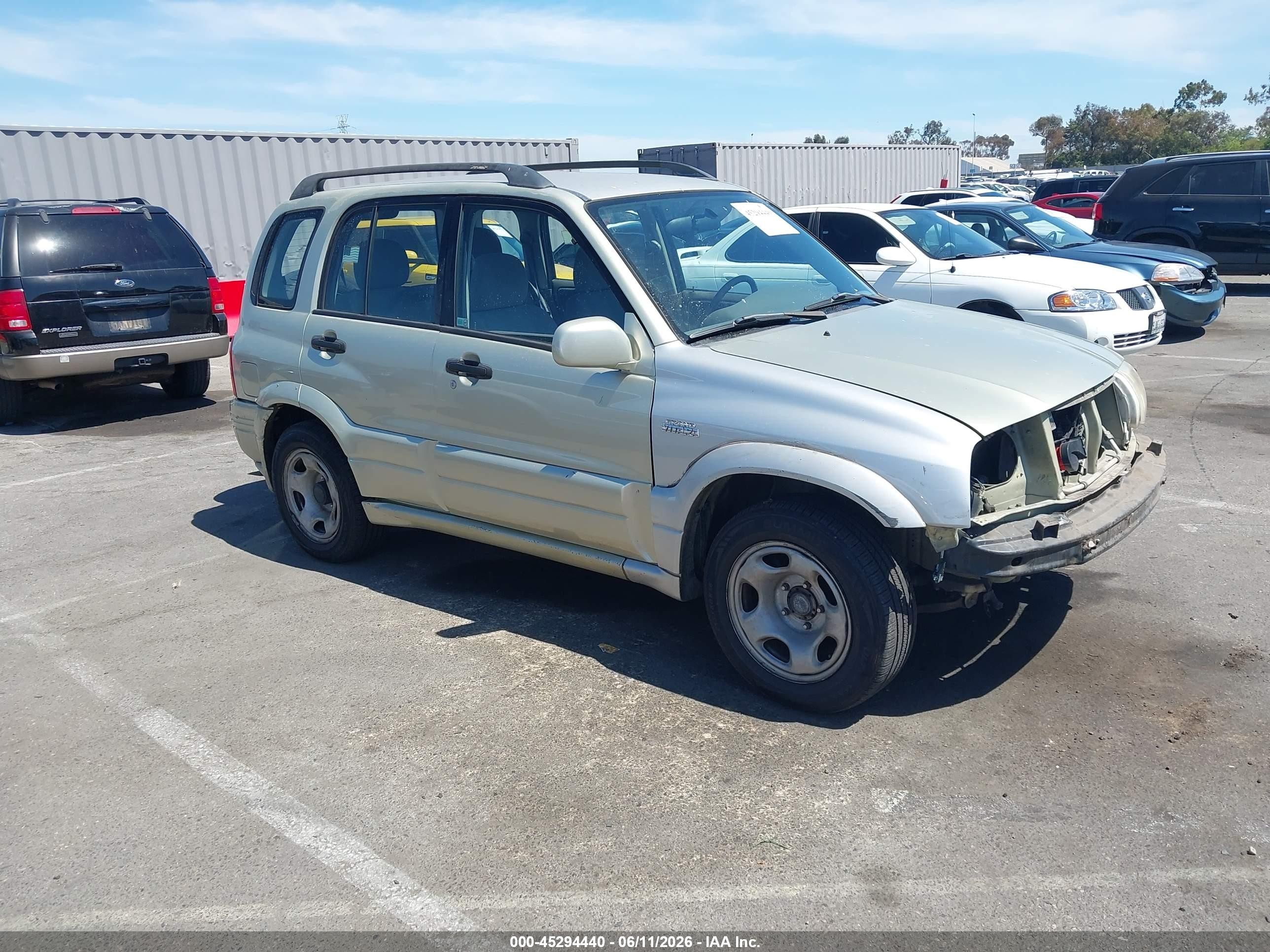 2000 Suzuki Grand Vitara LX, VIN JS3TE62V5Y4106797 — Front end
