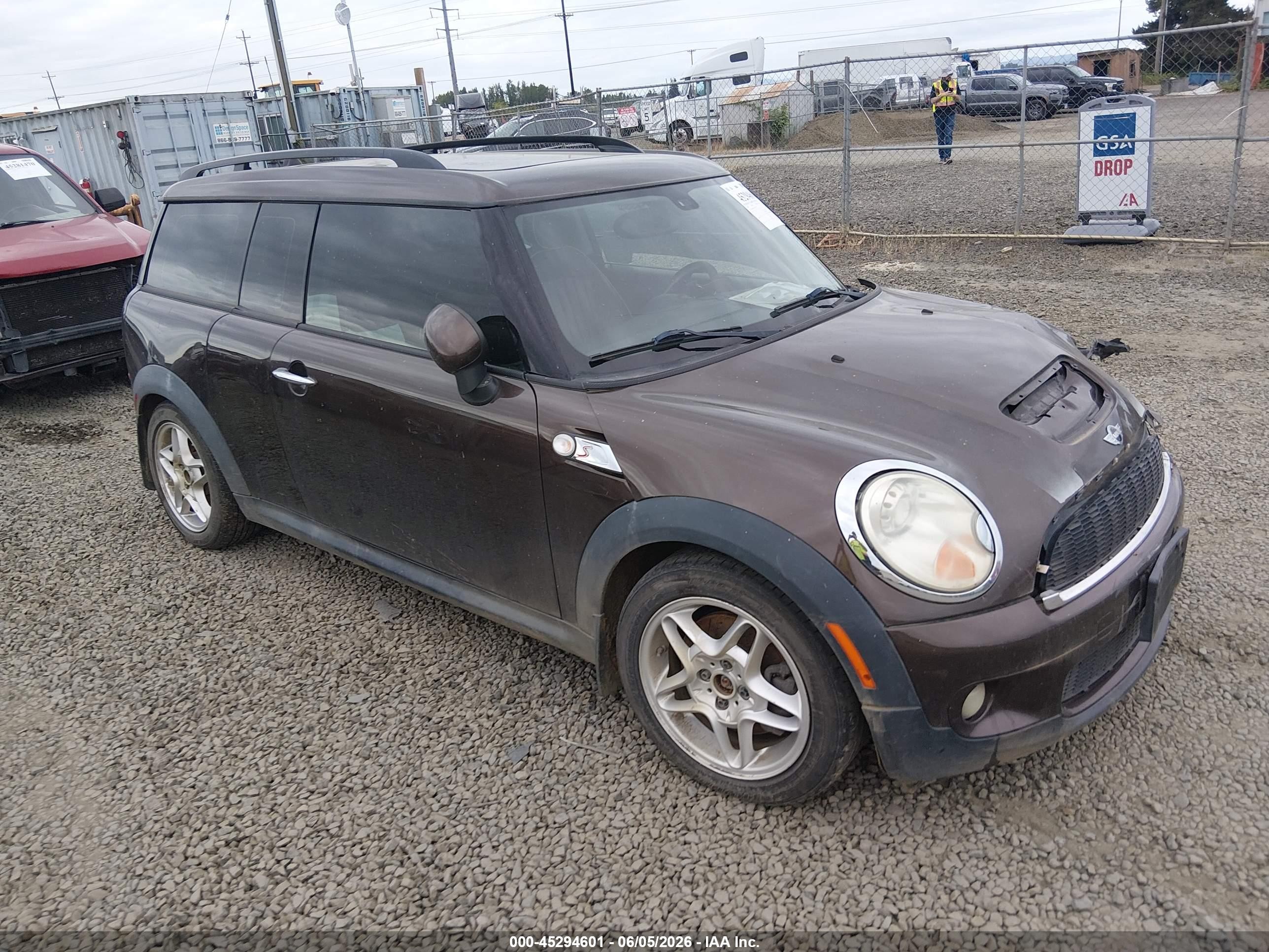 2009 MINI Clubman S, VIN WMWMM33569TP72378 — Side
