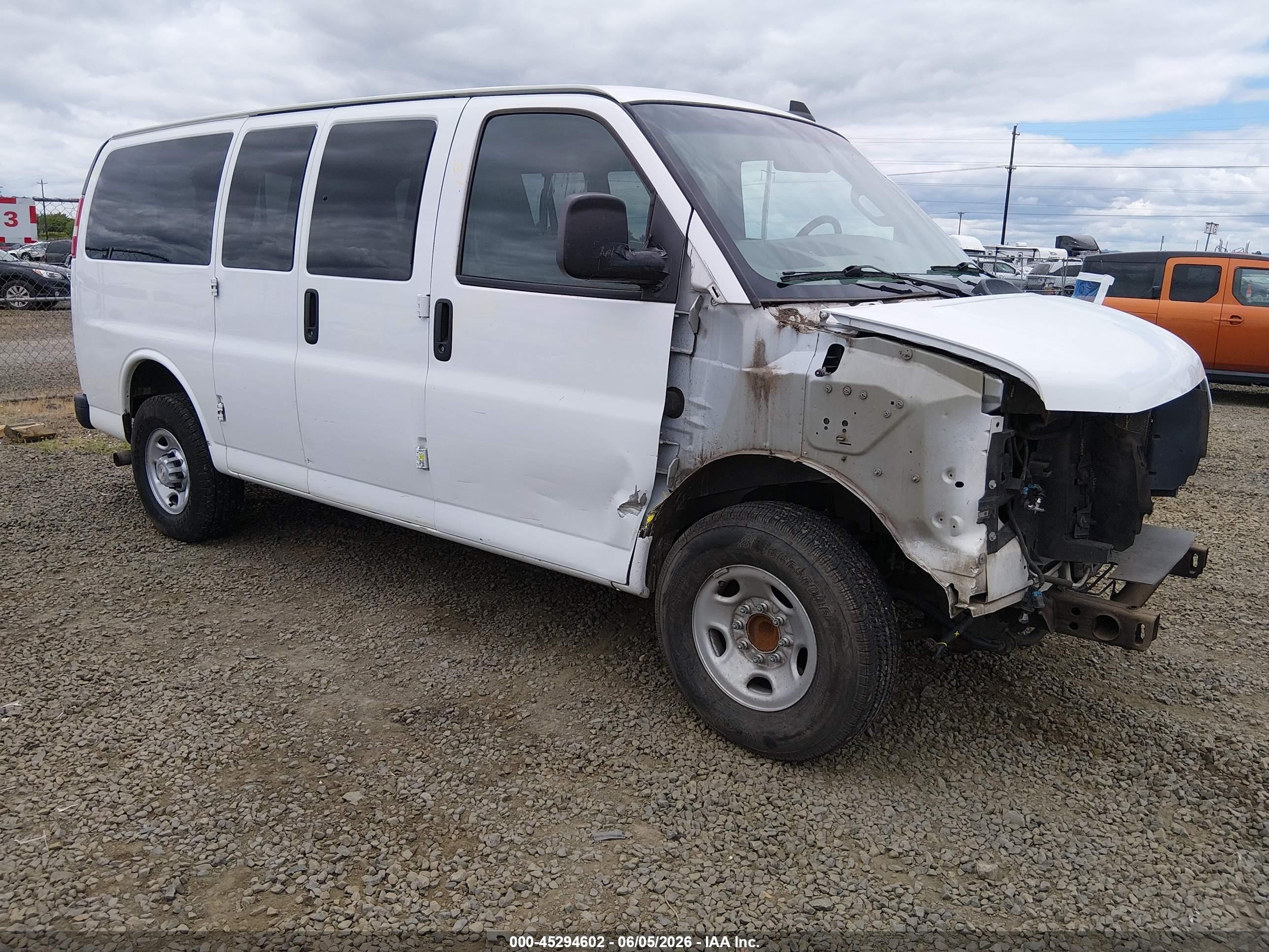 2018 Chevrolet Express Passenger LS, VIN 1GAWGEFP6J1220013 — Front end