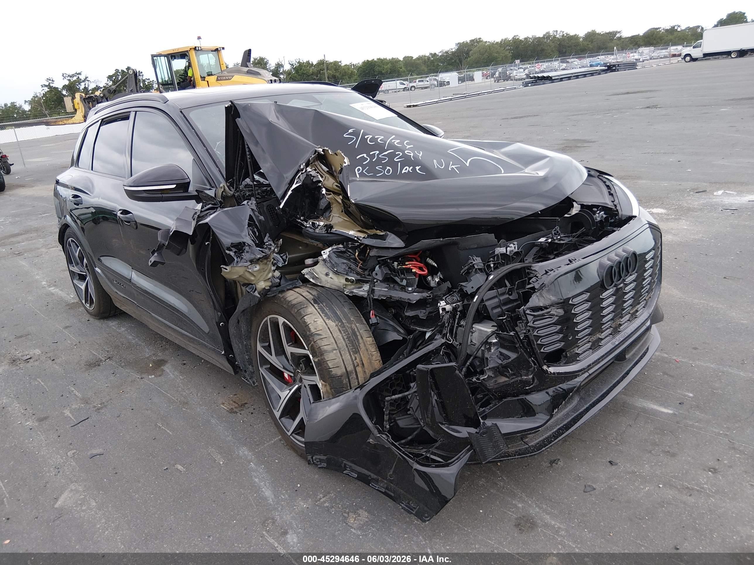 2025 Audi SQ6 e-tron, VIN WA135BGF7SA024419 — Front end