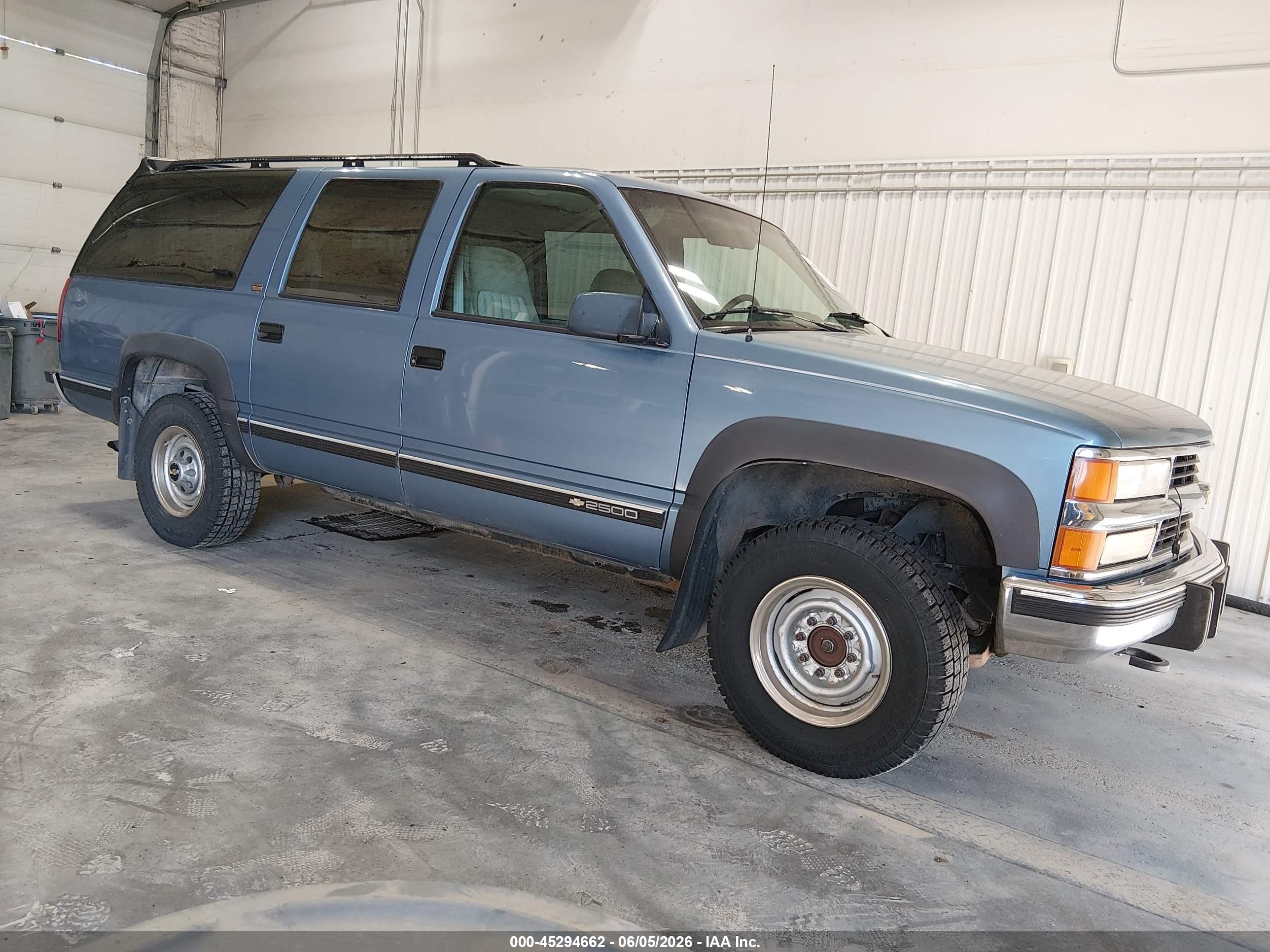 1994 Chevrolet Suburban, VIN 1GNGK26N7RJ372540 — Normal wear