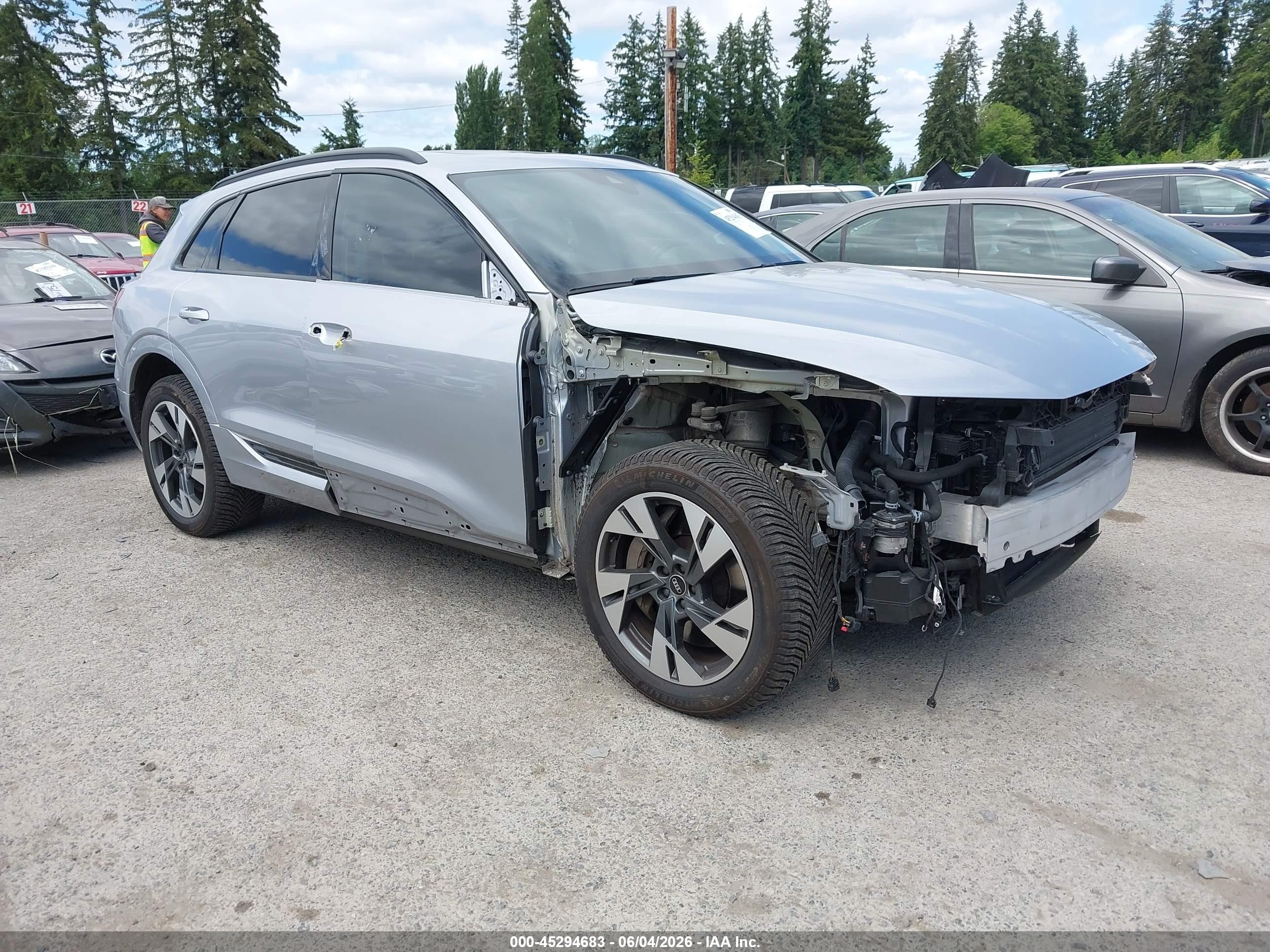 2022 Audi e-tron Premium, VIN WA1AAAGE0NB007464 — Front end