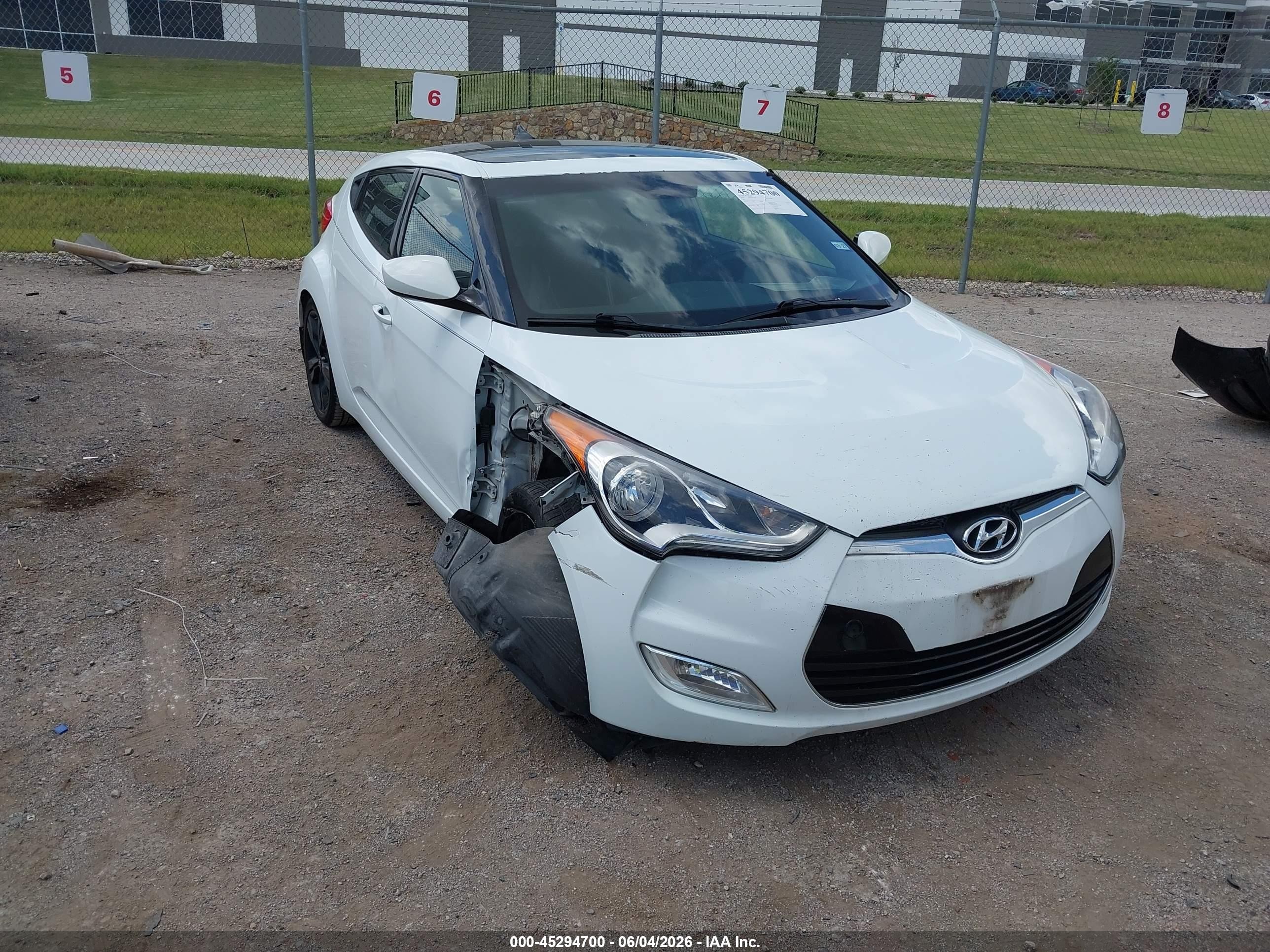 2016 Hyundai Veloster, VIN KMHTC6AD5GU257808 — Side