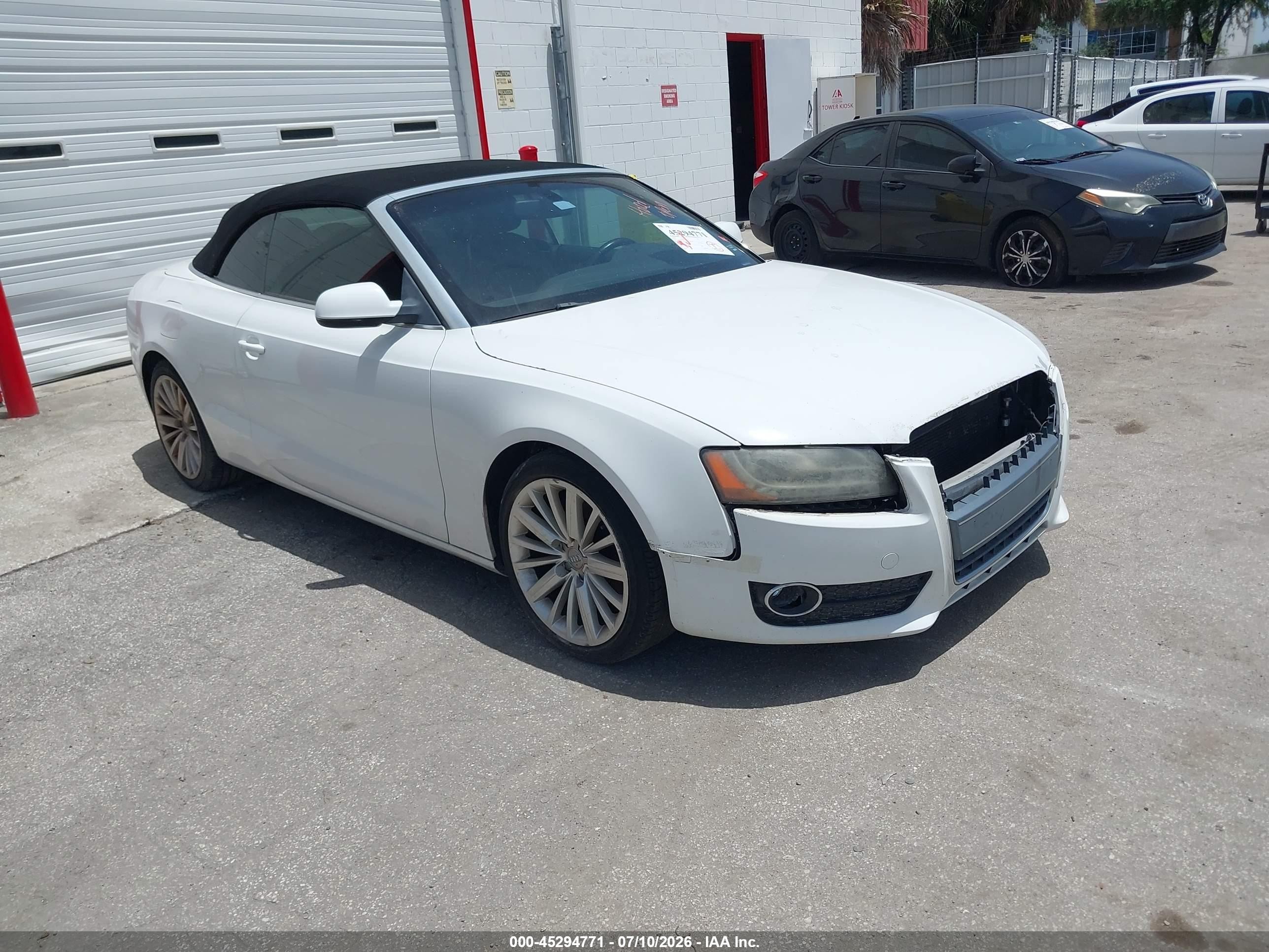 2010 Audi A5 Premium Plus, VIN WAUJFAFH8AN017586 — Front end