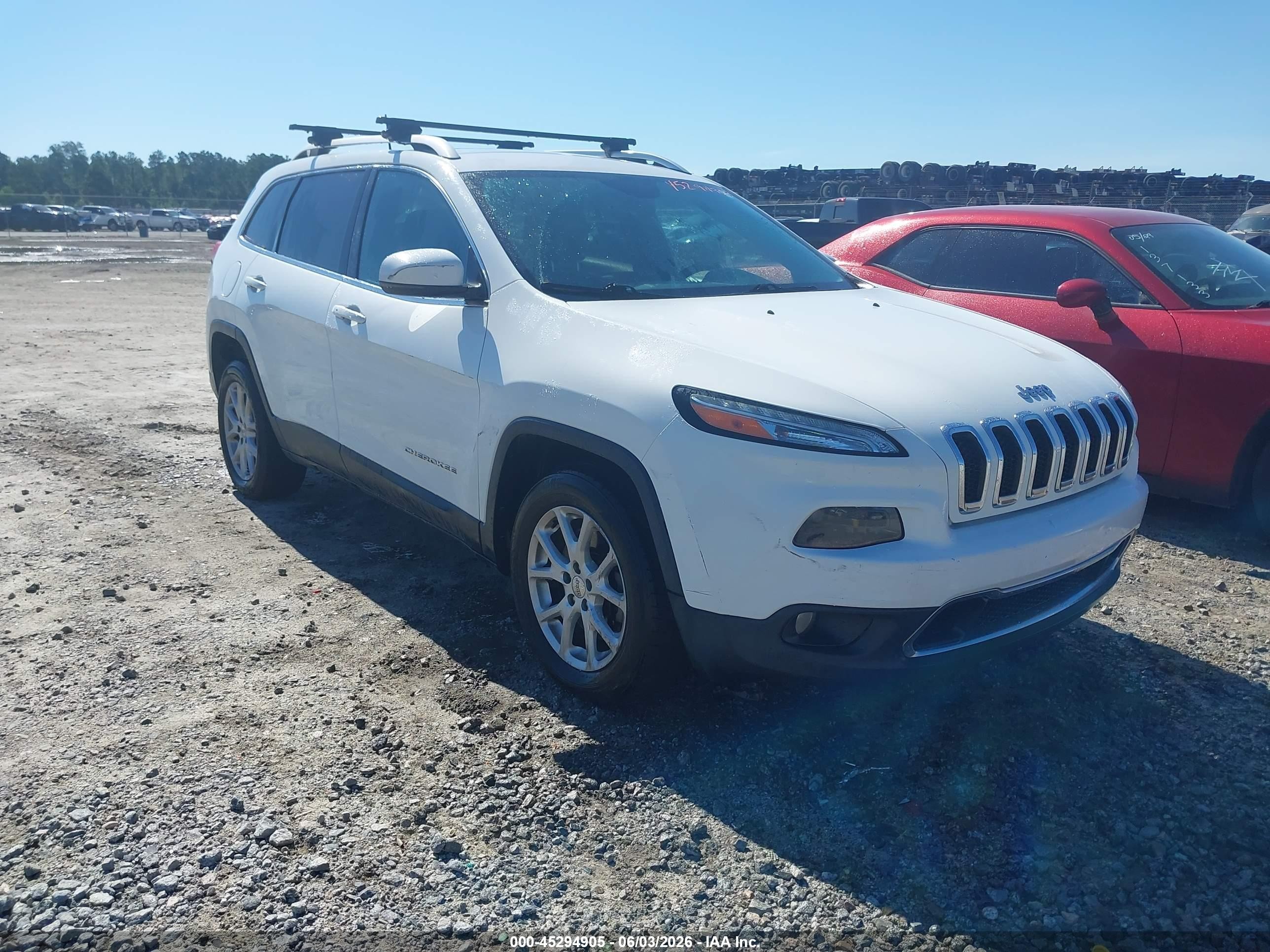 2016 Jeep Cherokee Limited, VIN 1C4PJMDB7GW339747 — Front end