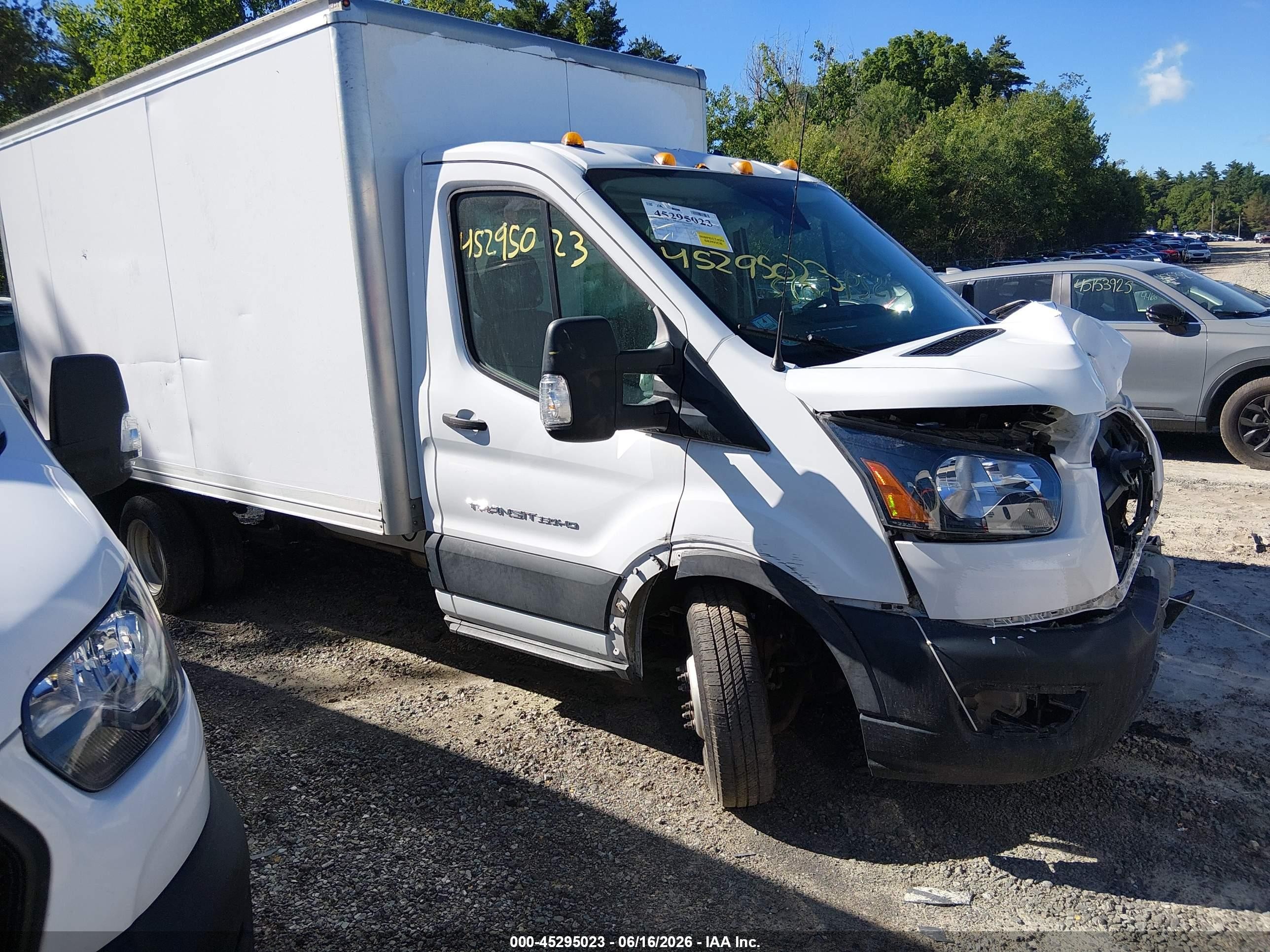 2021 Ford Transit, VIN 1FDBF6Z83MKA85134 — Перед