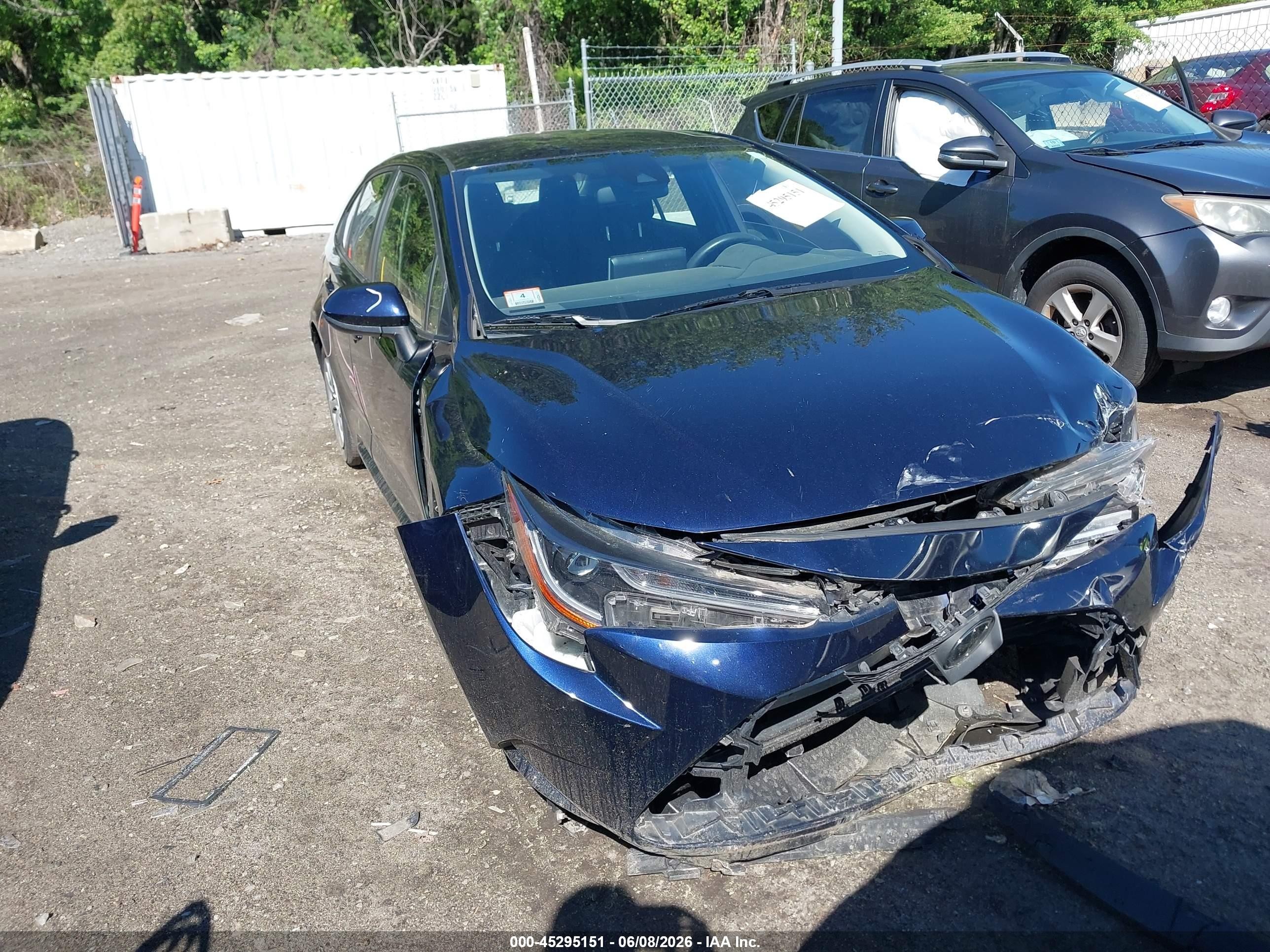 2021 Toyota Corolla LE, VIN JTDEPMAE2MJ167592 — Front end