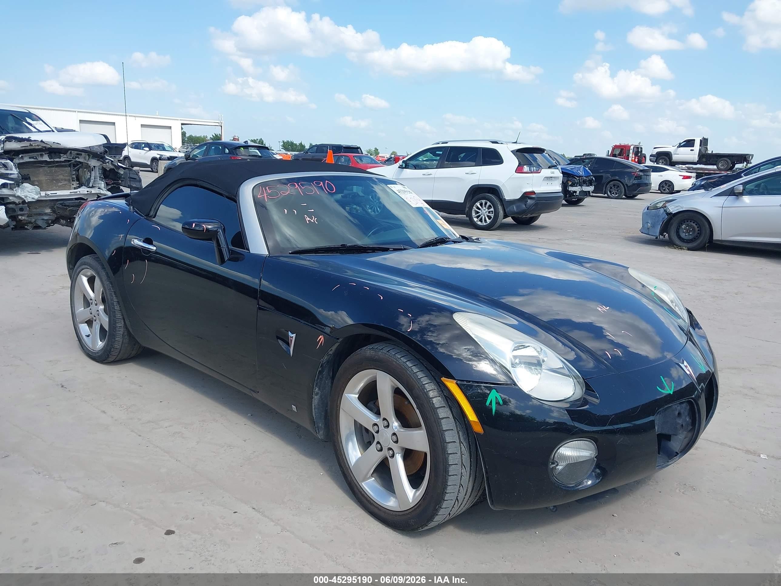 2006 Pontiac Solstice, VIN 1G2MB33B56Y103083 — Front end