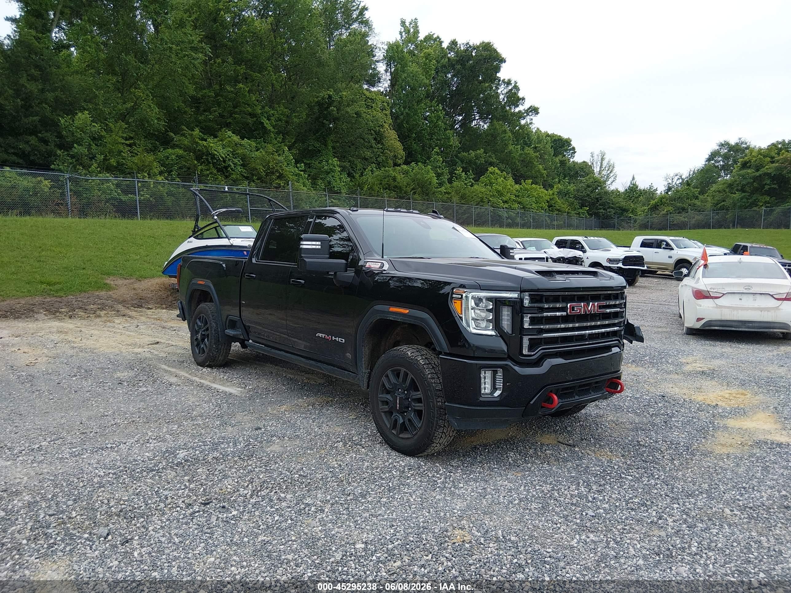 2021 GMC Sierra 2500HD AT4, VIN 1GT19PEYXMF261835 — Side