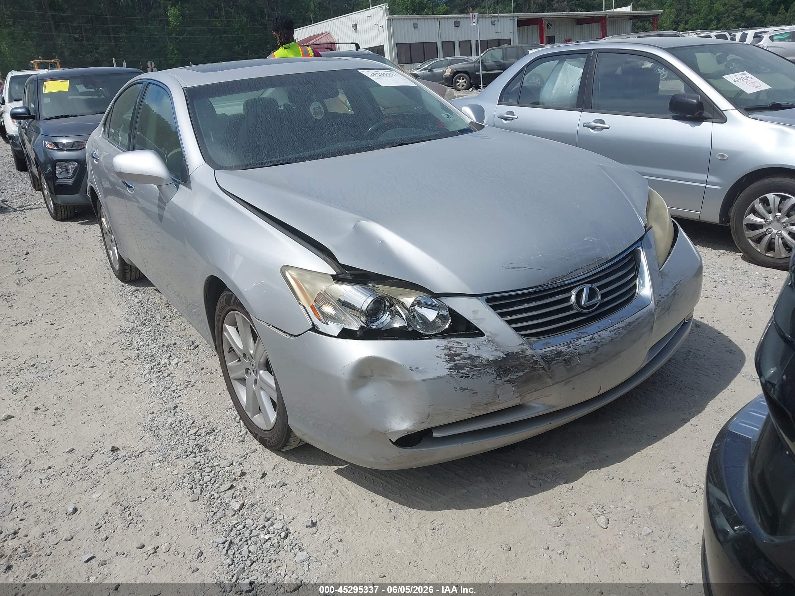 2008 Lexus ES 330, VIN JTHBJ46G082223350 — Front end