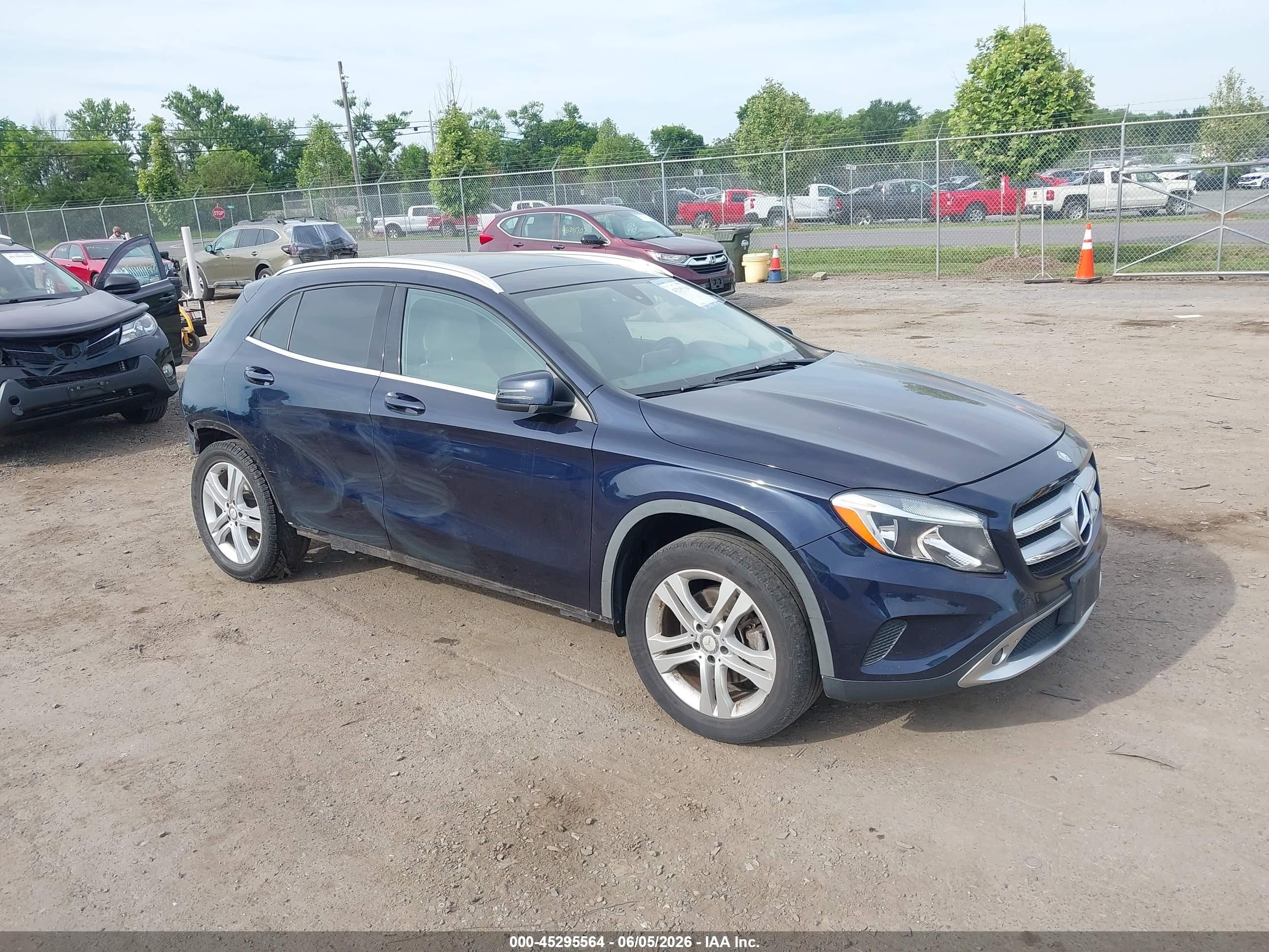 2017 Mercedes-Benz GLA 250, VIN WDCTG4GB0HJ347562 — Rear end