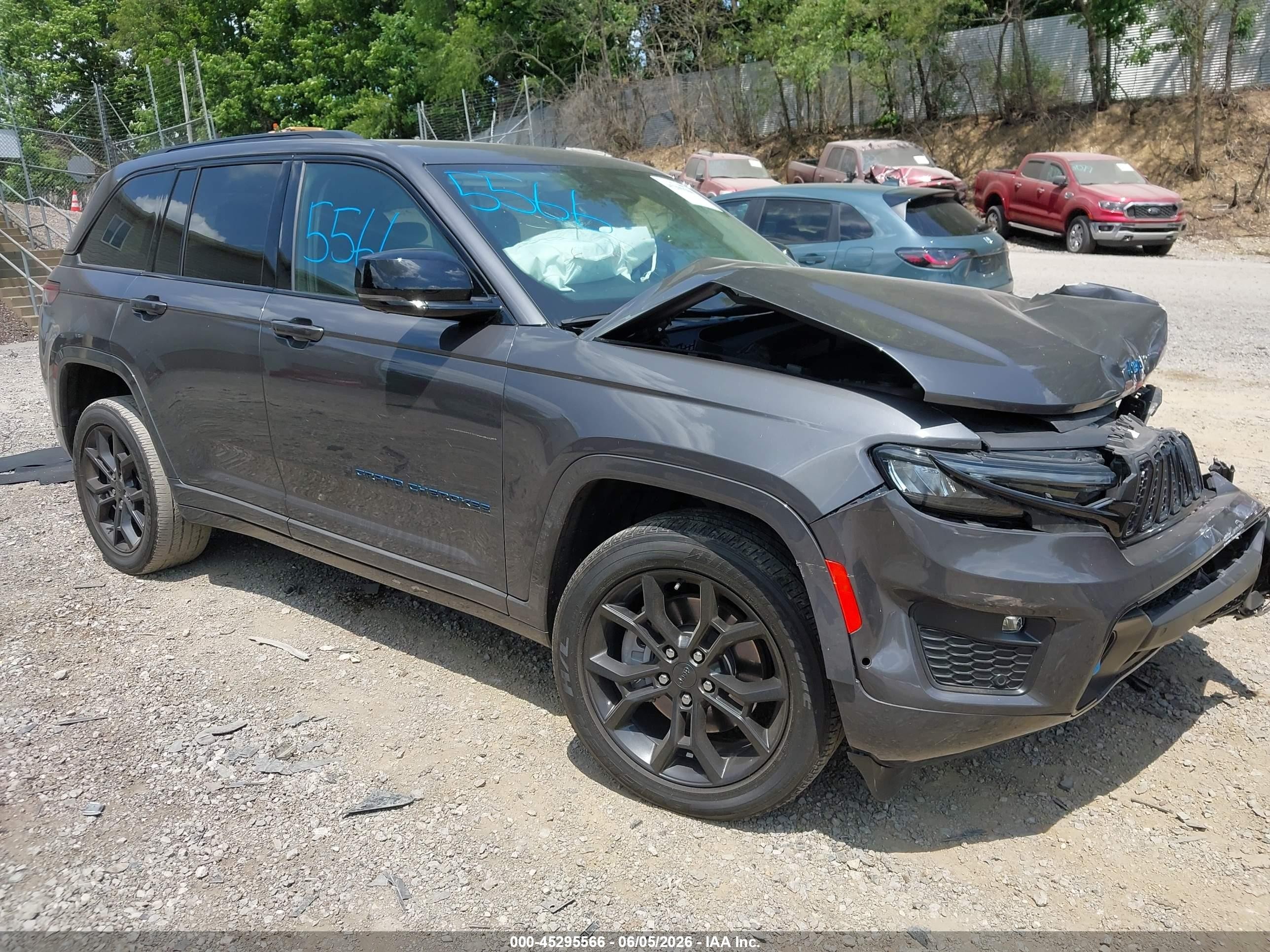 2023 Jeep Grand Cherokee, VIN 1C4RJYB62P8905467 — Front end