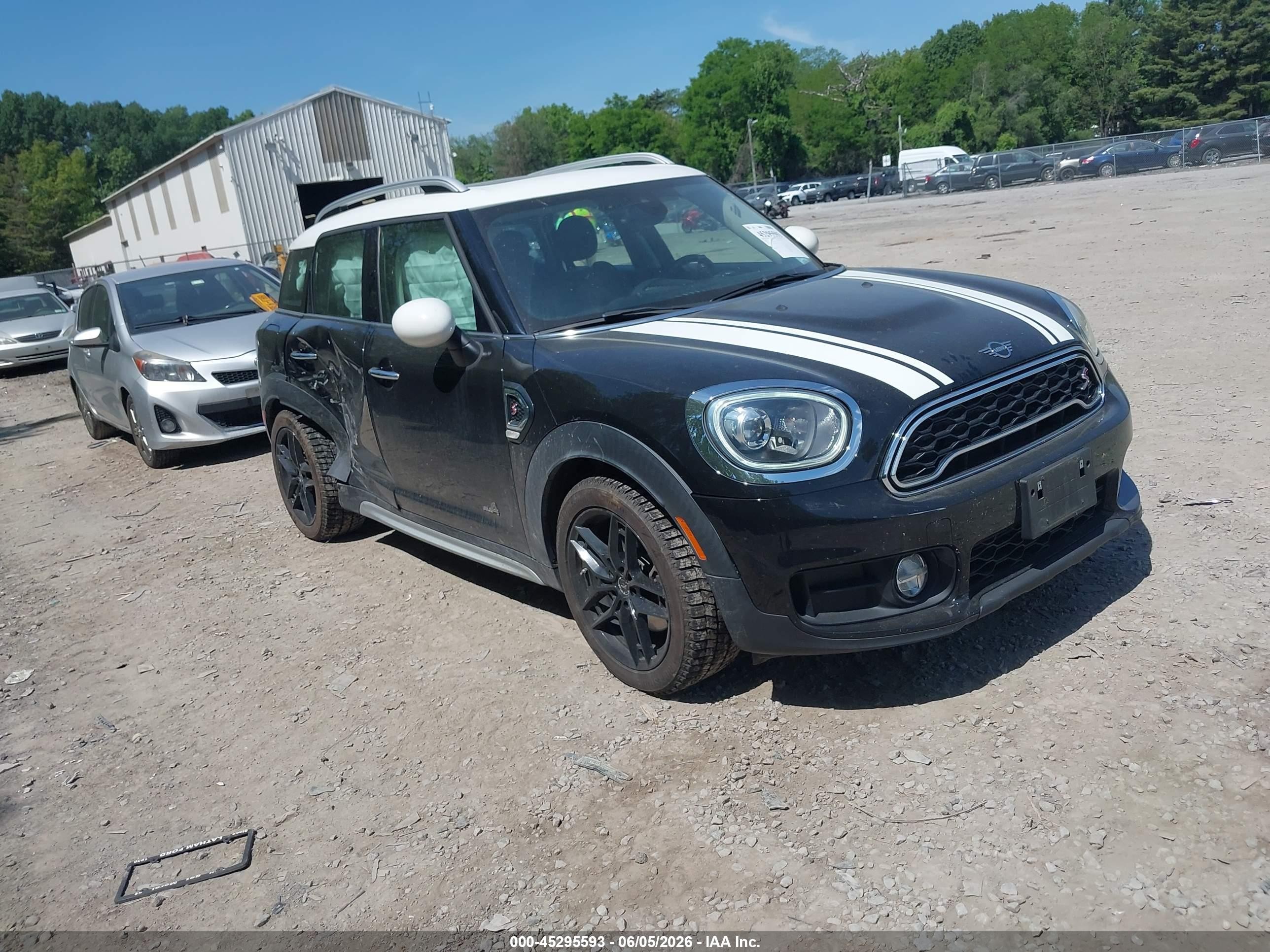 2019 MINI Countryman Cooper S, VIN WMZYT5C51K3J87569 — Бок