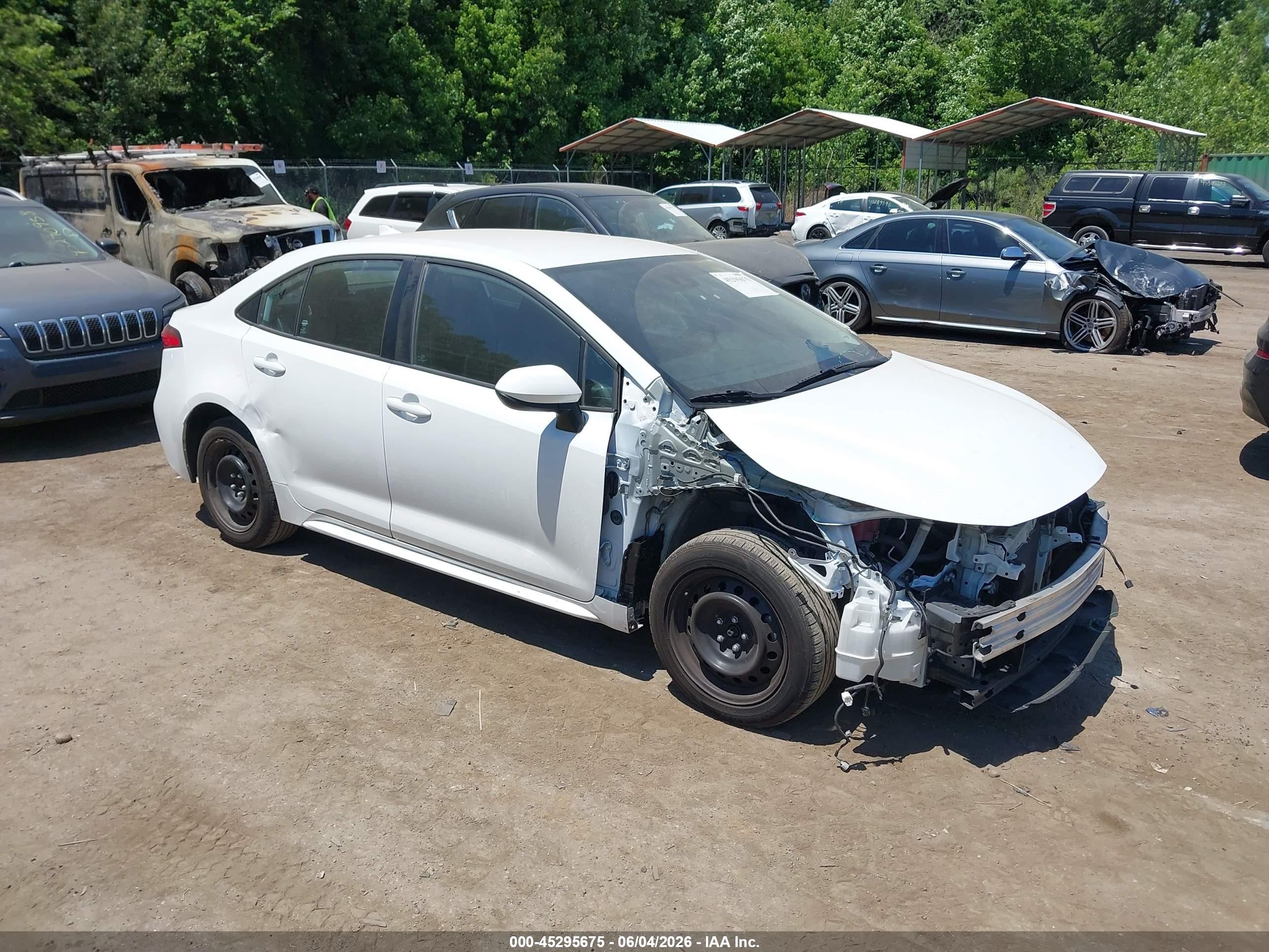 2022 Toyota Corolla LE, VIN 5YFEPMAE1NP371331 — Front end