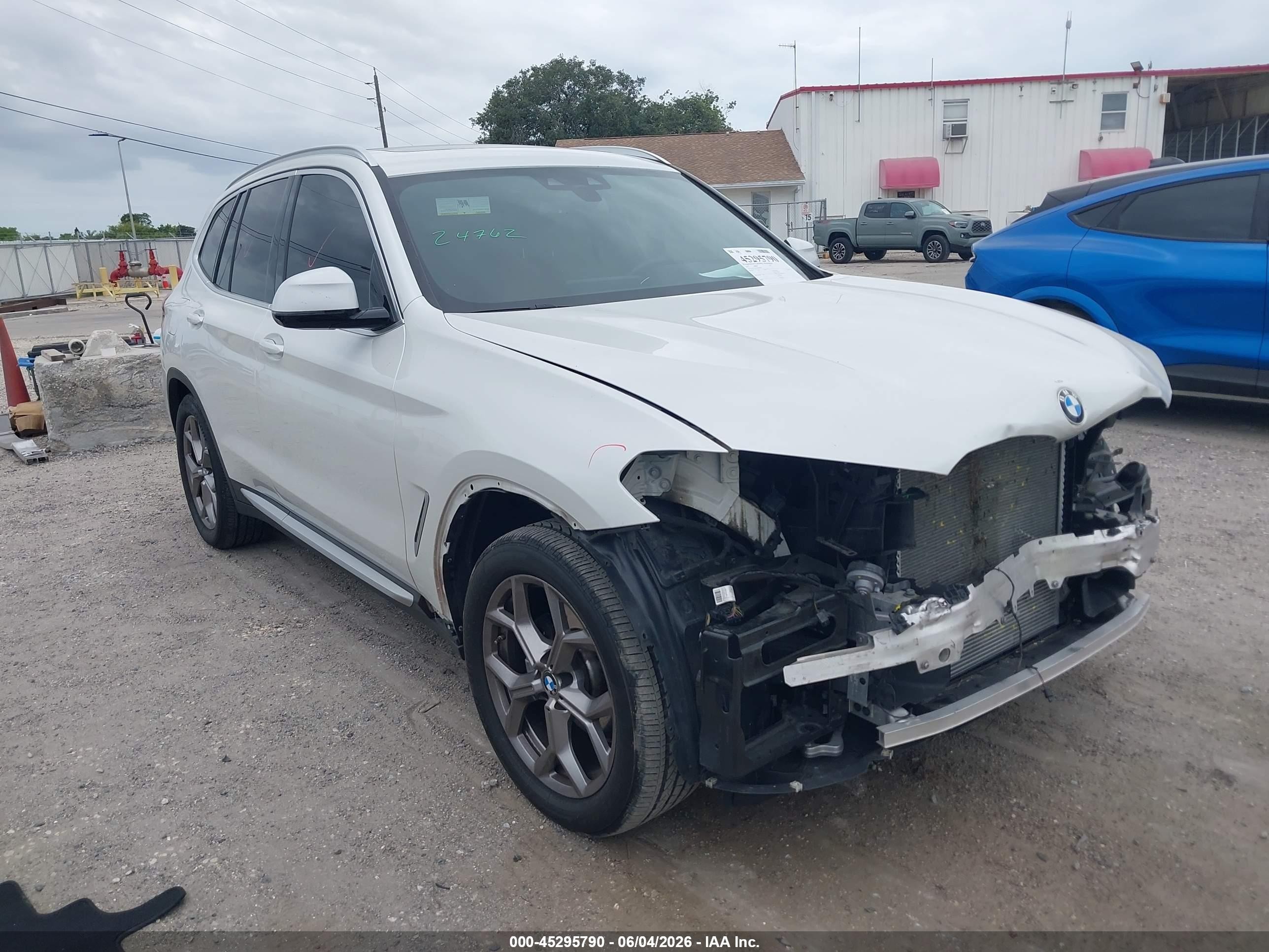 2021 BMW X3 sDrive30i, VIN 5UXTY3C03M9H28062 — Front end
