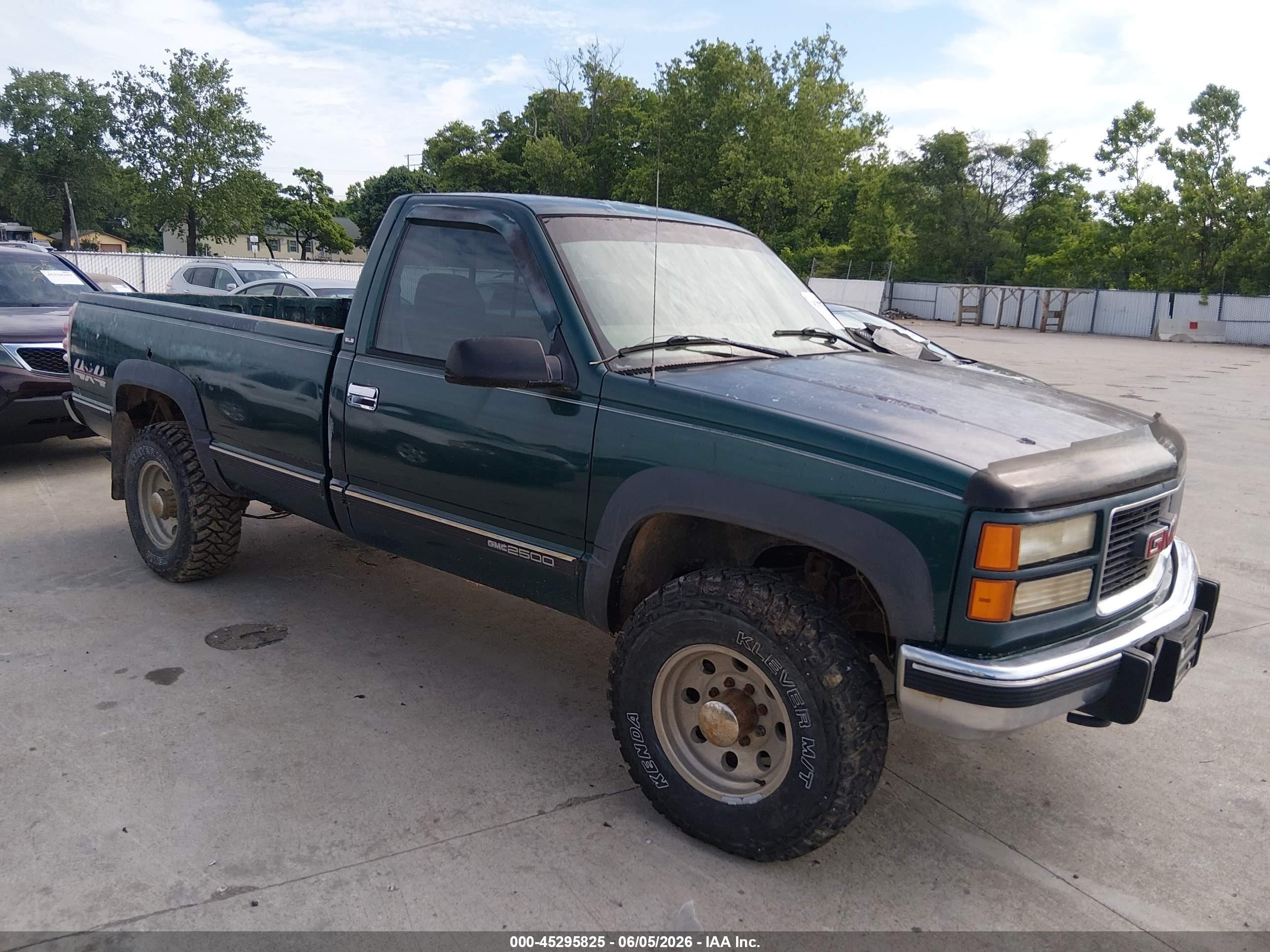 1998 GMC Sierra 2500, VIN 1GTGK24F0WZ515524 — Normal wear