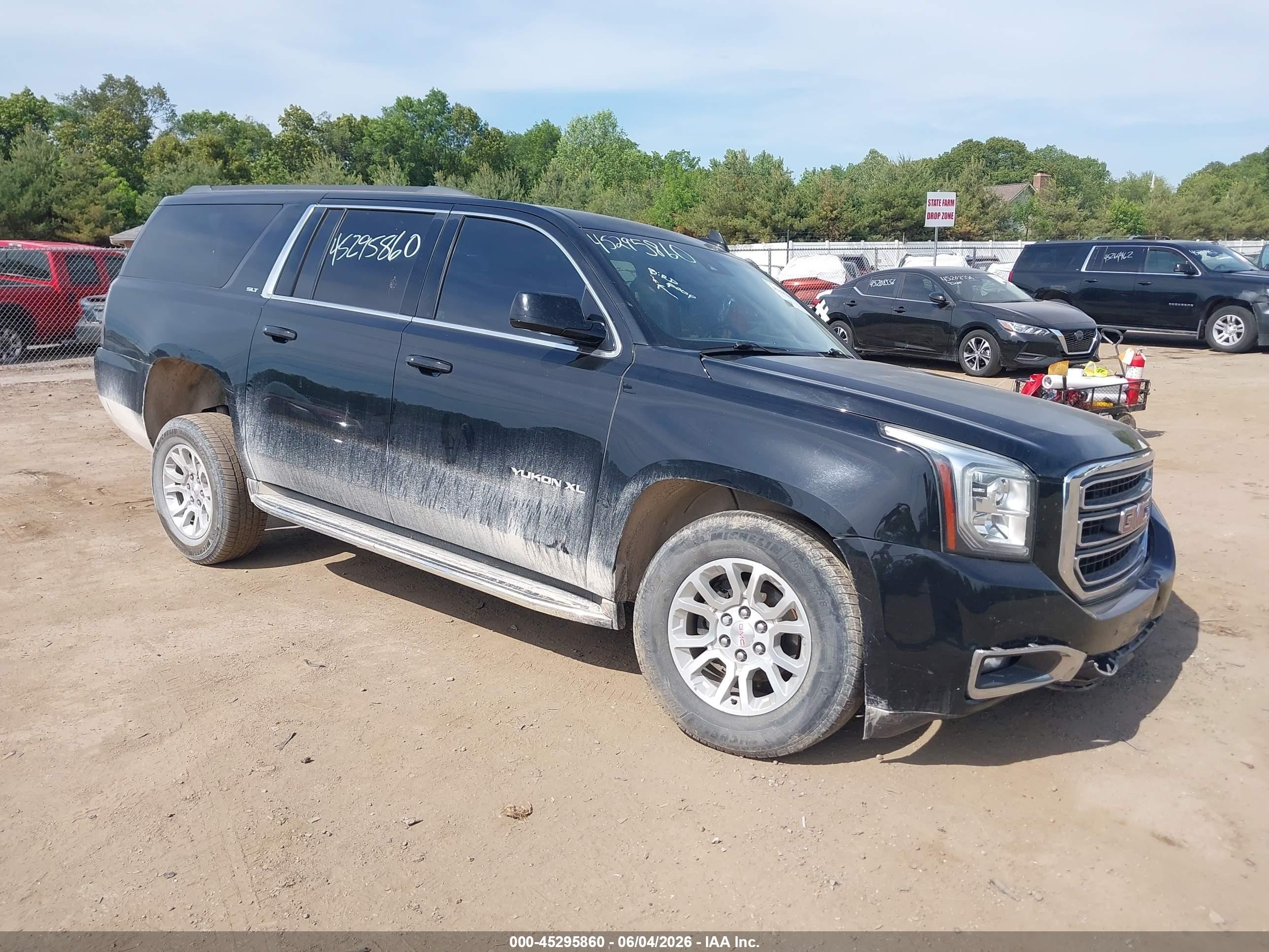 2017 GMC Yukon XL SLT, VIN 1GKS2GKC5HR277628 — Side