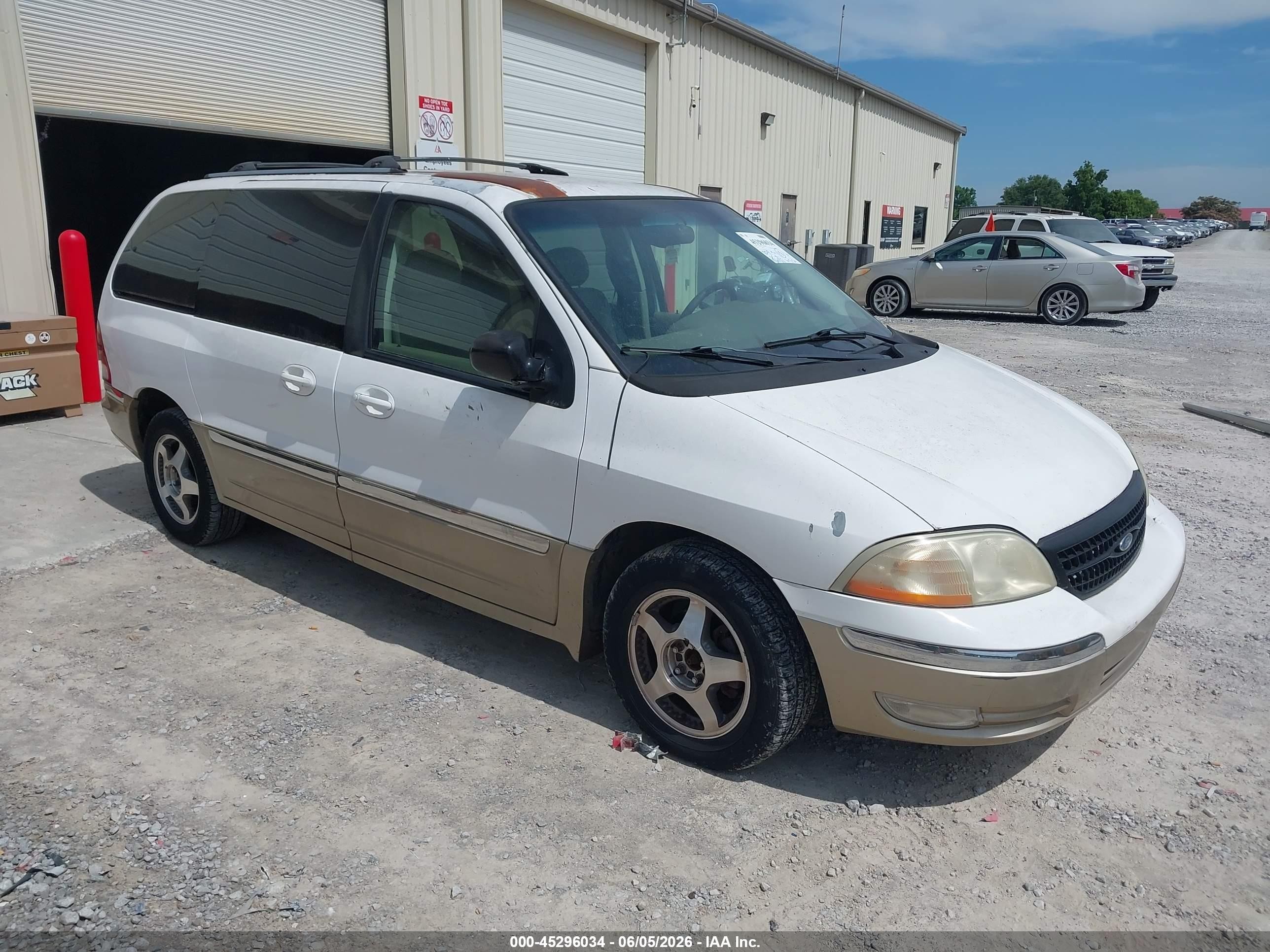 2000 Ford Windstar SEL, VIN 2FMZA5340YBC84428 — Rear end