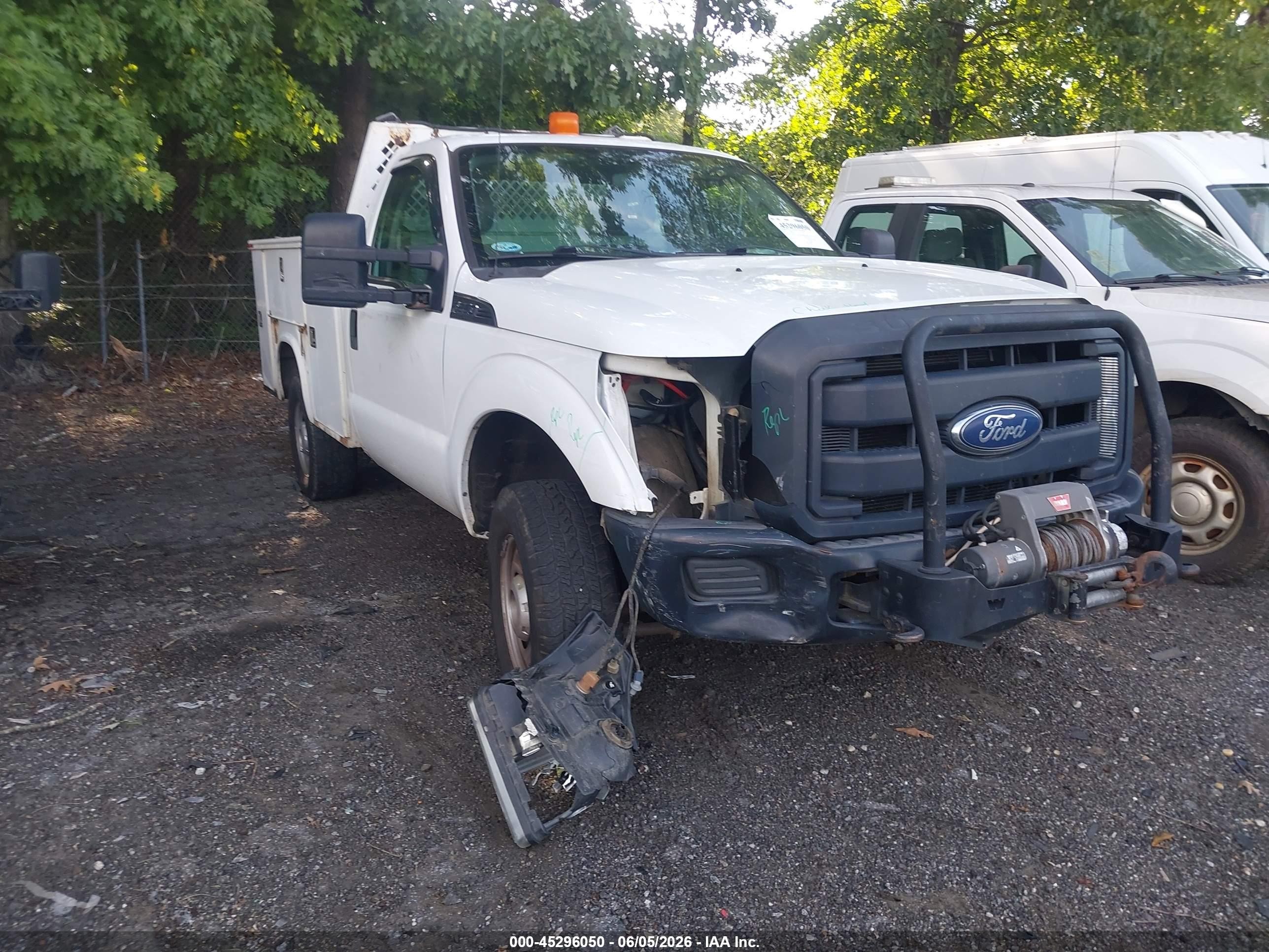 2012 Ford F-250 XL, VIN 1FDBF2B63CEC50856 — Перед