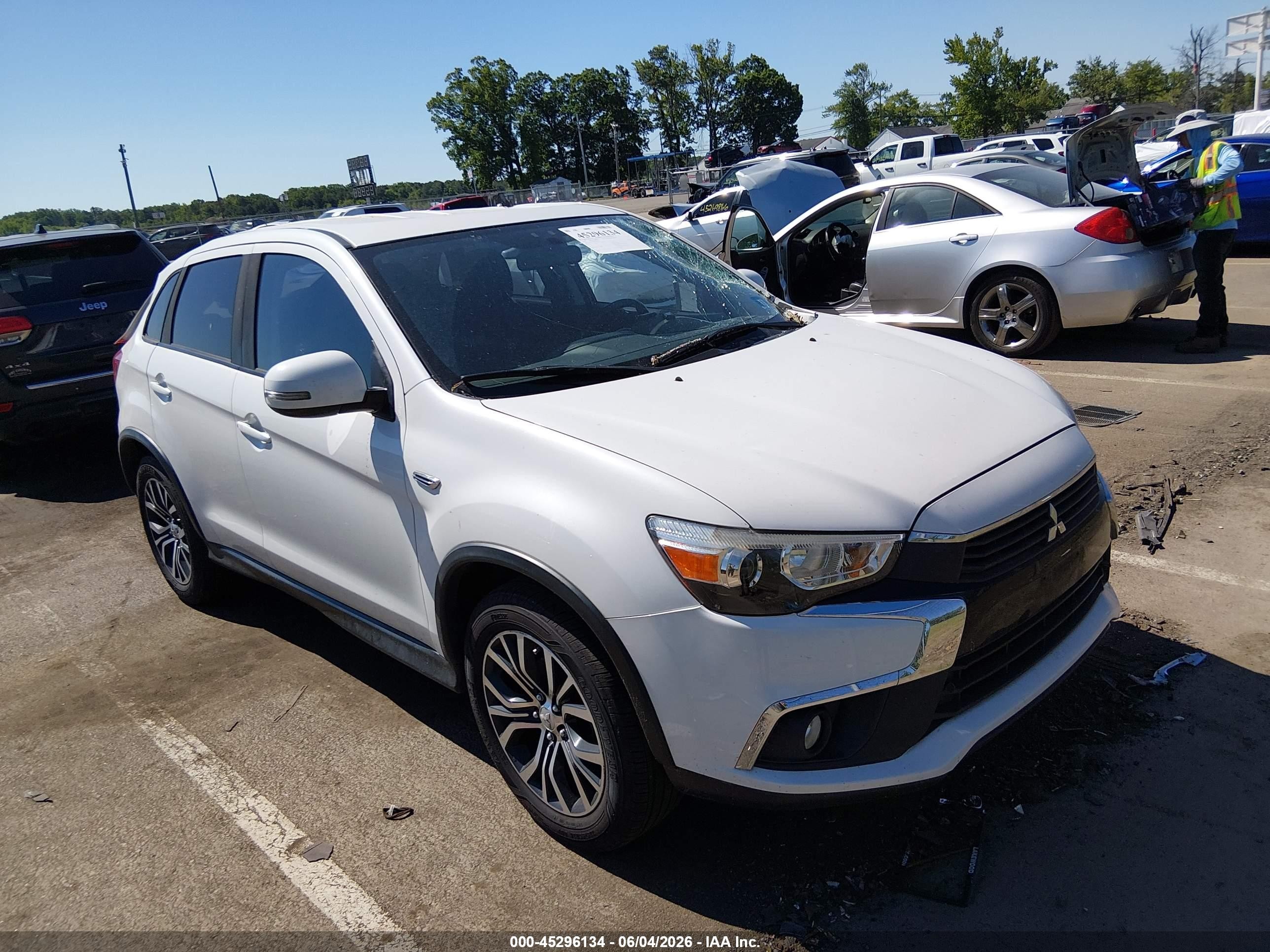 2016 Mitsubishi Outlander ES, VIN JA4AR3AW9GZ042553 — Rear end