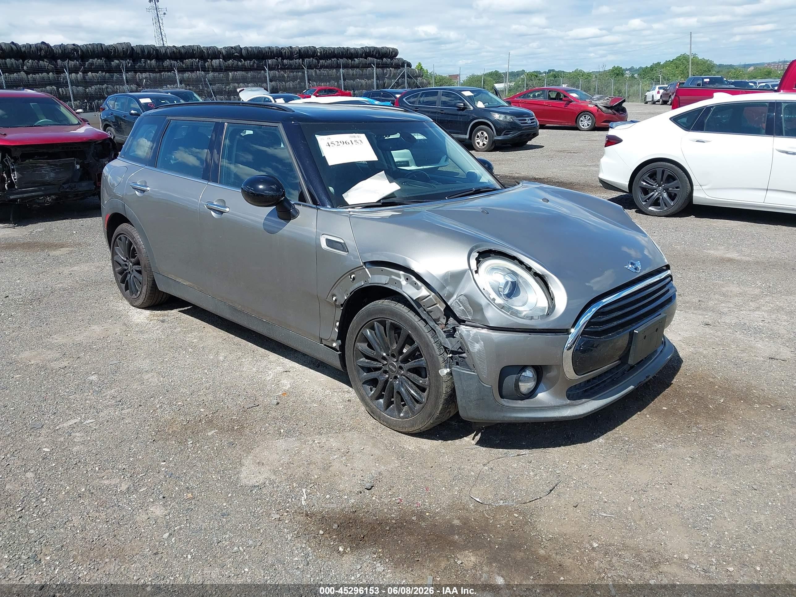 2016 MINI Clubman, VIN WMWLN5C55G2E31533 — Front end