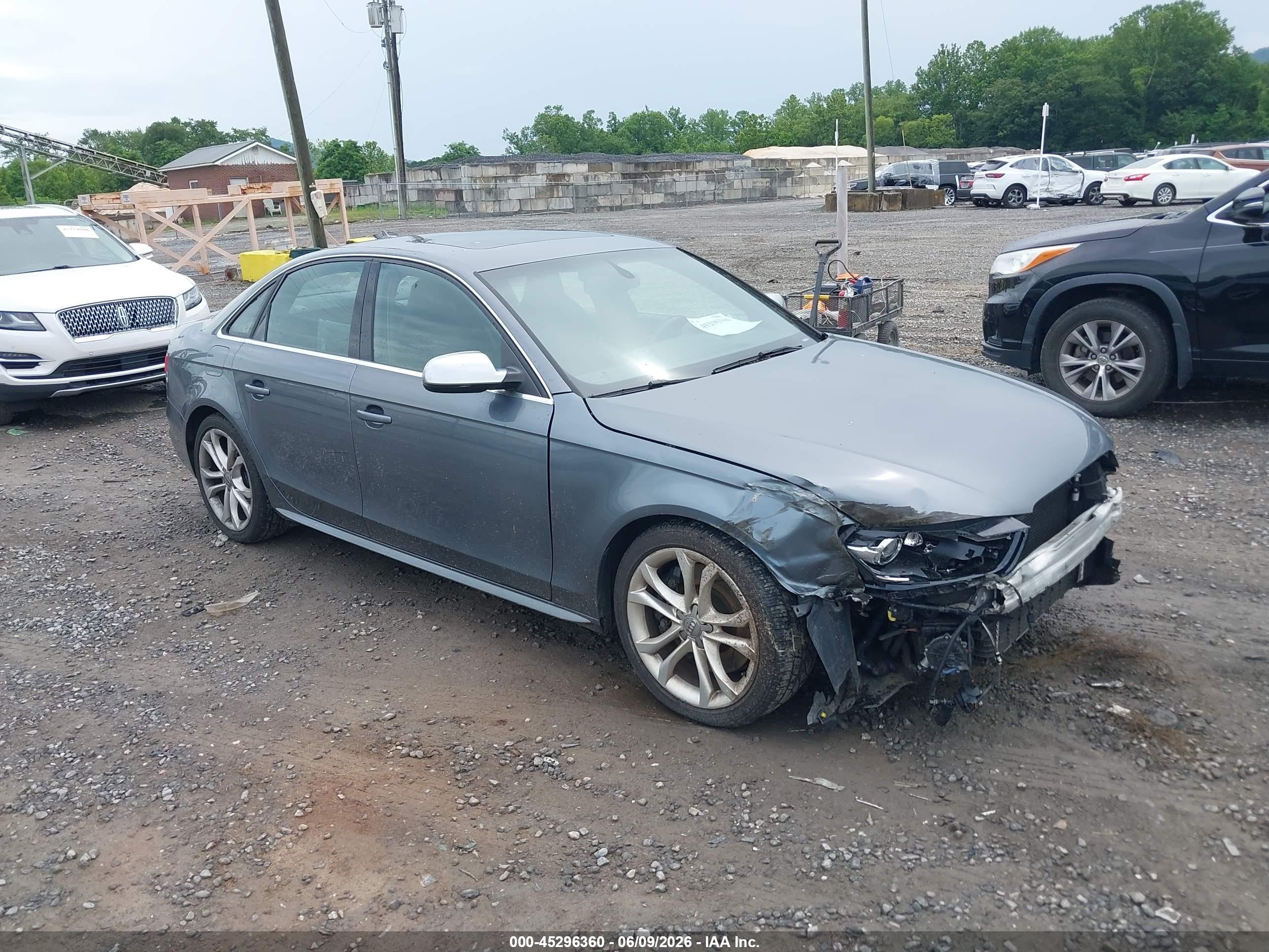 2013 Audi S4 Prestige, VIN WAUKGAFL3DA093962 — Перед