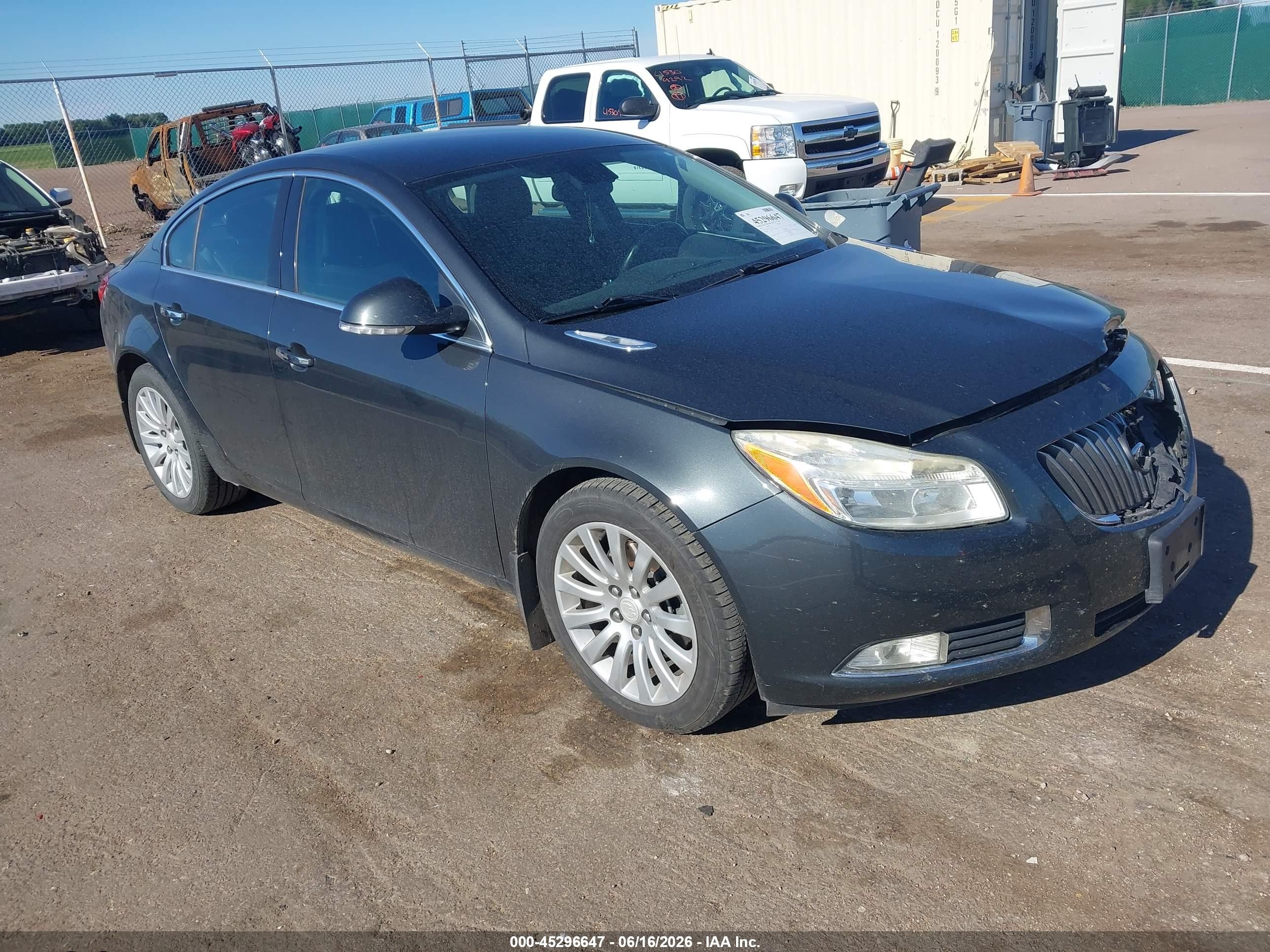 2013 Buick Regal Turbo Premium 1, VIN 2G4GS5EV4D9123592 — Front end