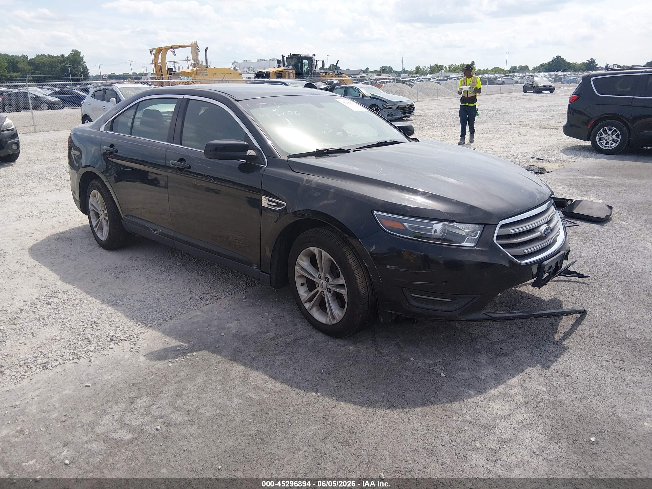 2016 Ford Taurus SEL, VIN 1FAHP2E83GG144609 — Front end