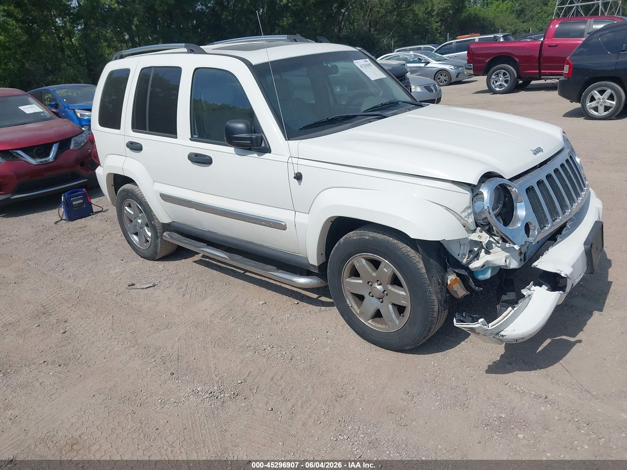 2006 Jeep Liberty Limited, VIN 1J4GL58KX6W100566 — Front end