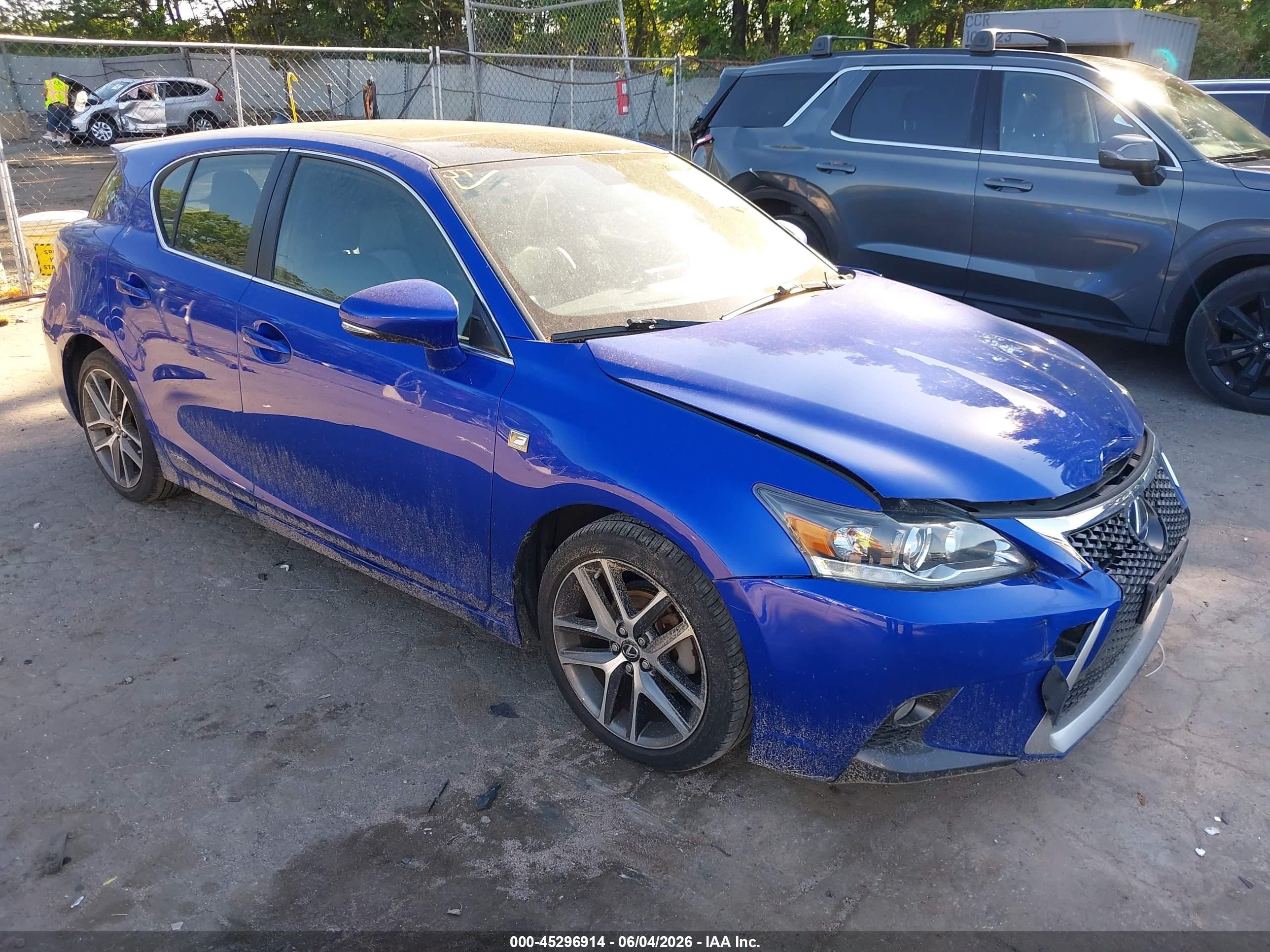 2014 Lexus CT 200h, VIN JTHKD5BH6E2190667 — Front end
