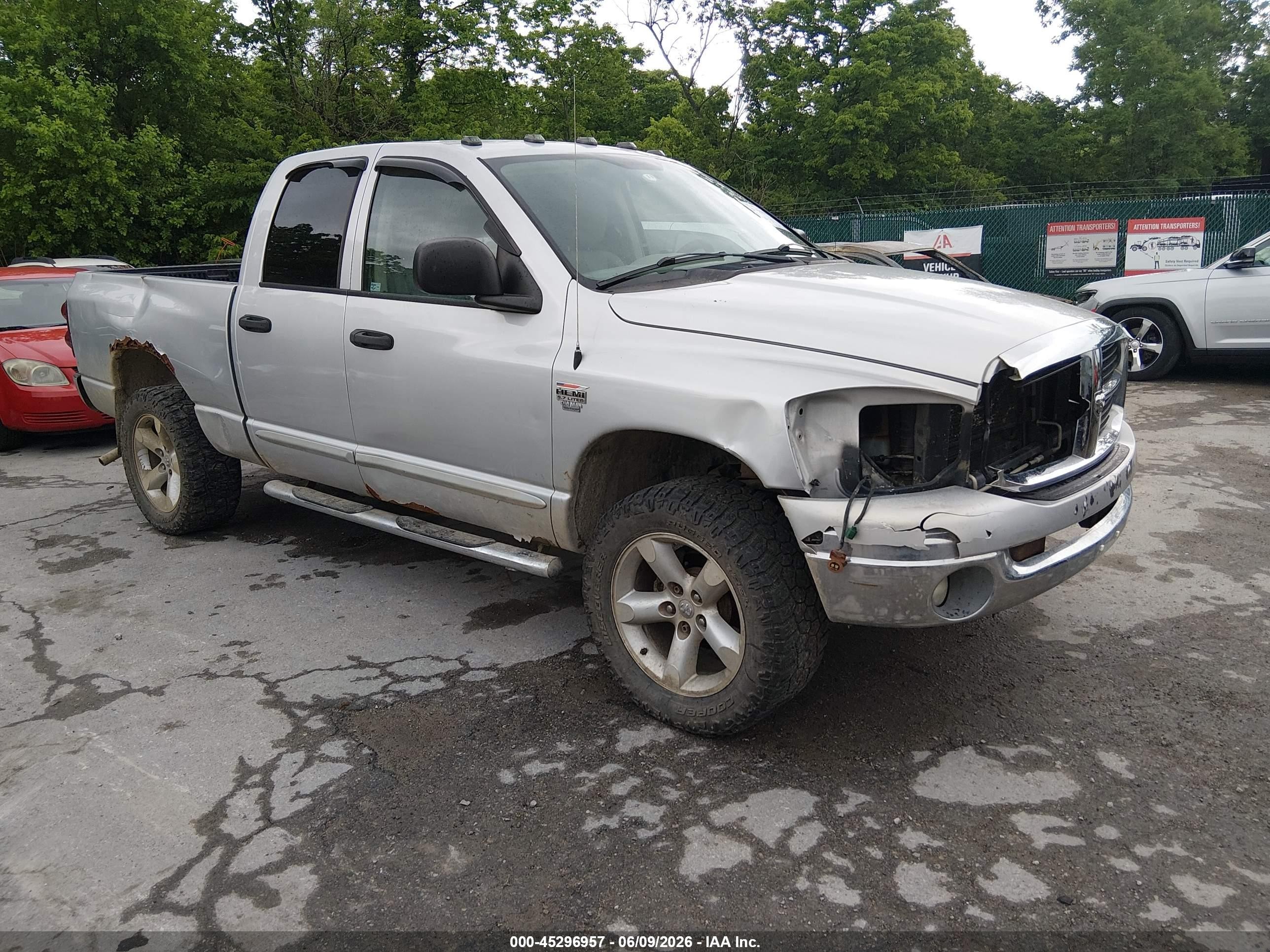 2007 Dodge 1500 SLT, VIN 1D7HU18267S133689 — Перед