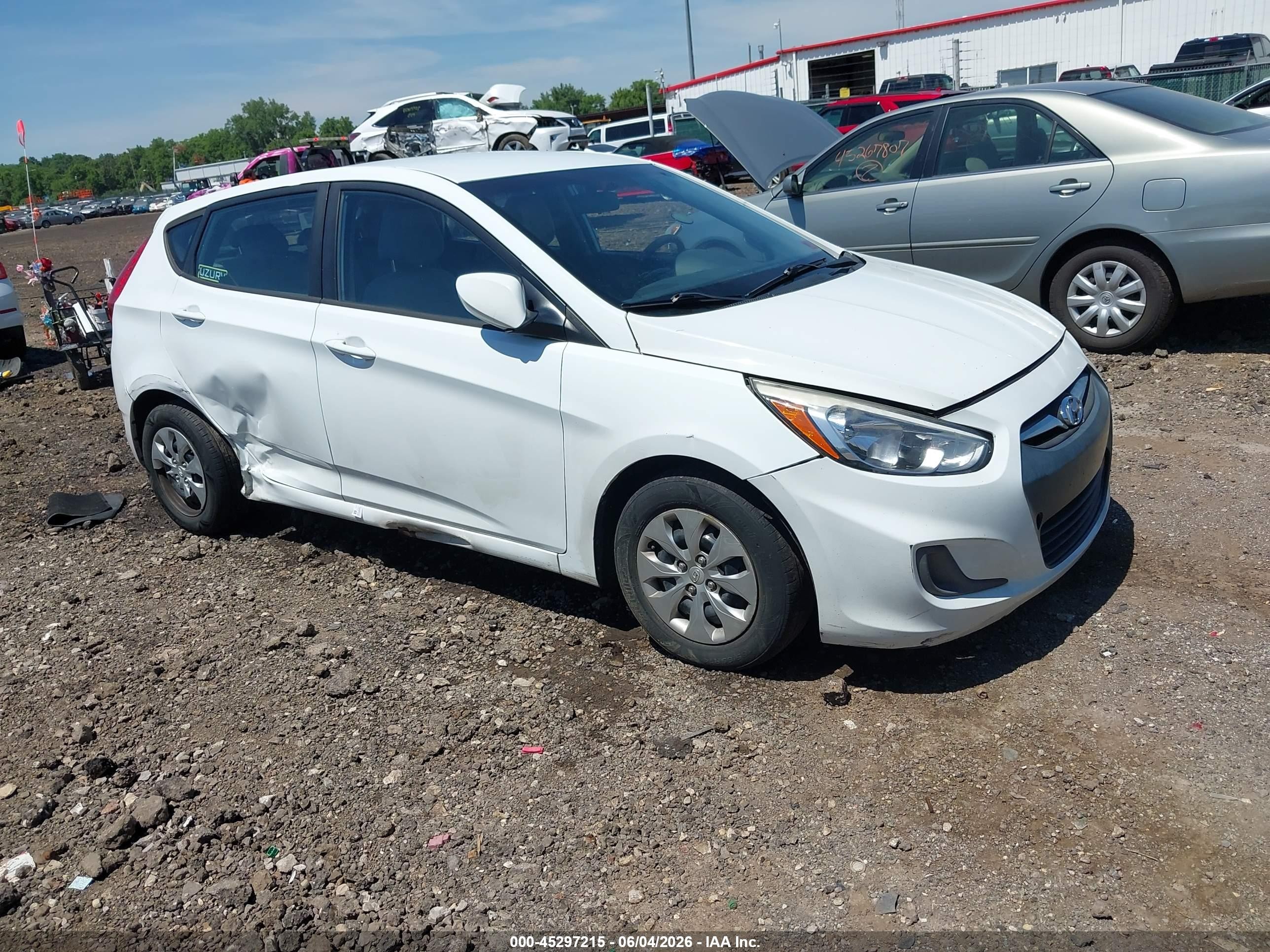 2016 Hyundai Accent SE, VIN KMHCT5AE5GU262901 — Фото с аукциона 1 of 5