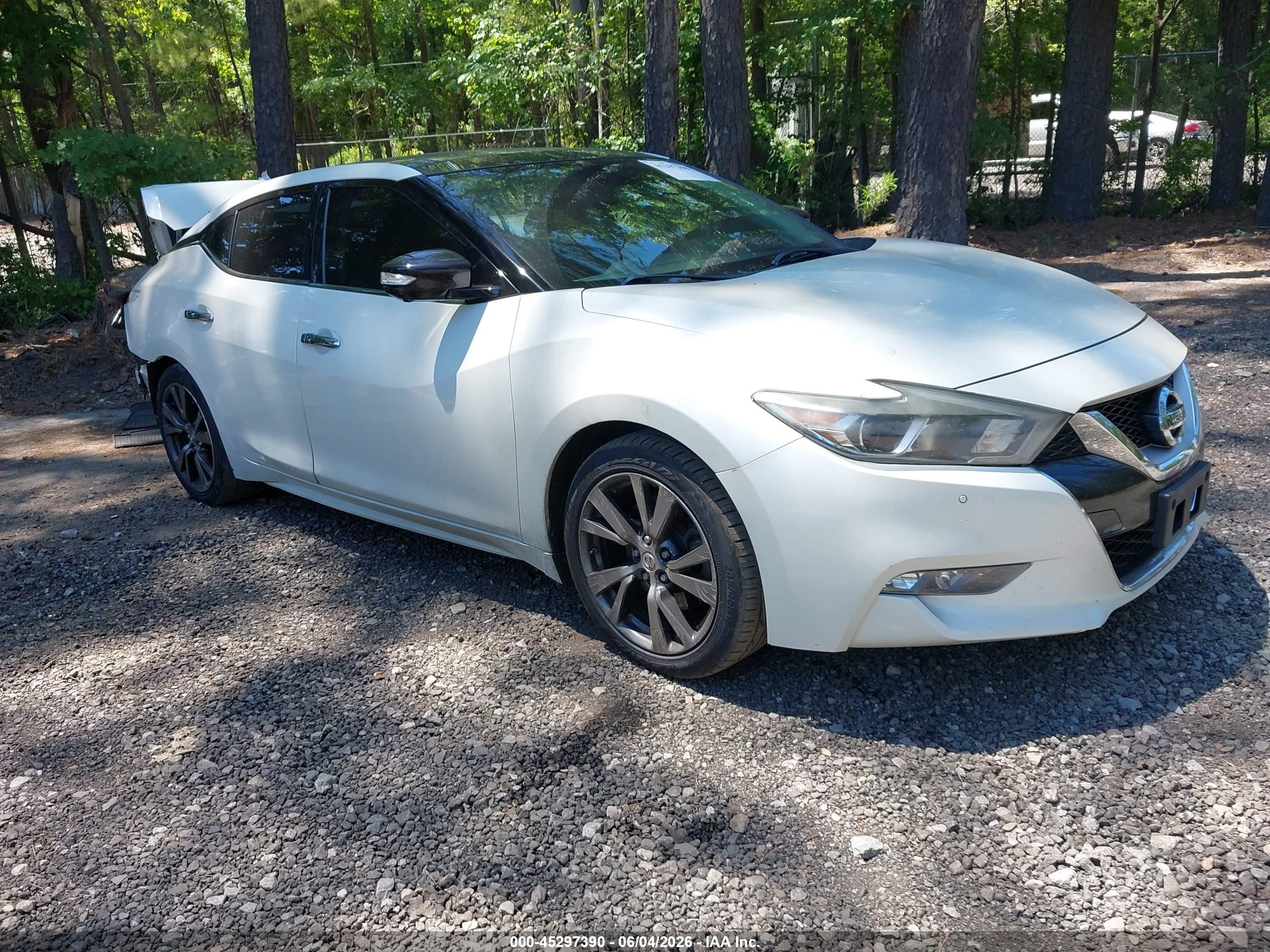 2017 Nissan Maxima Platinum, VIN 1N4AA6APXHC382750 — Зад