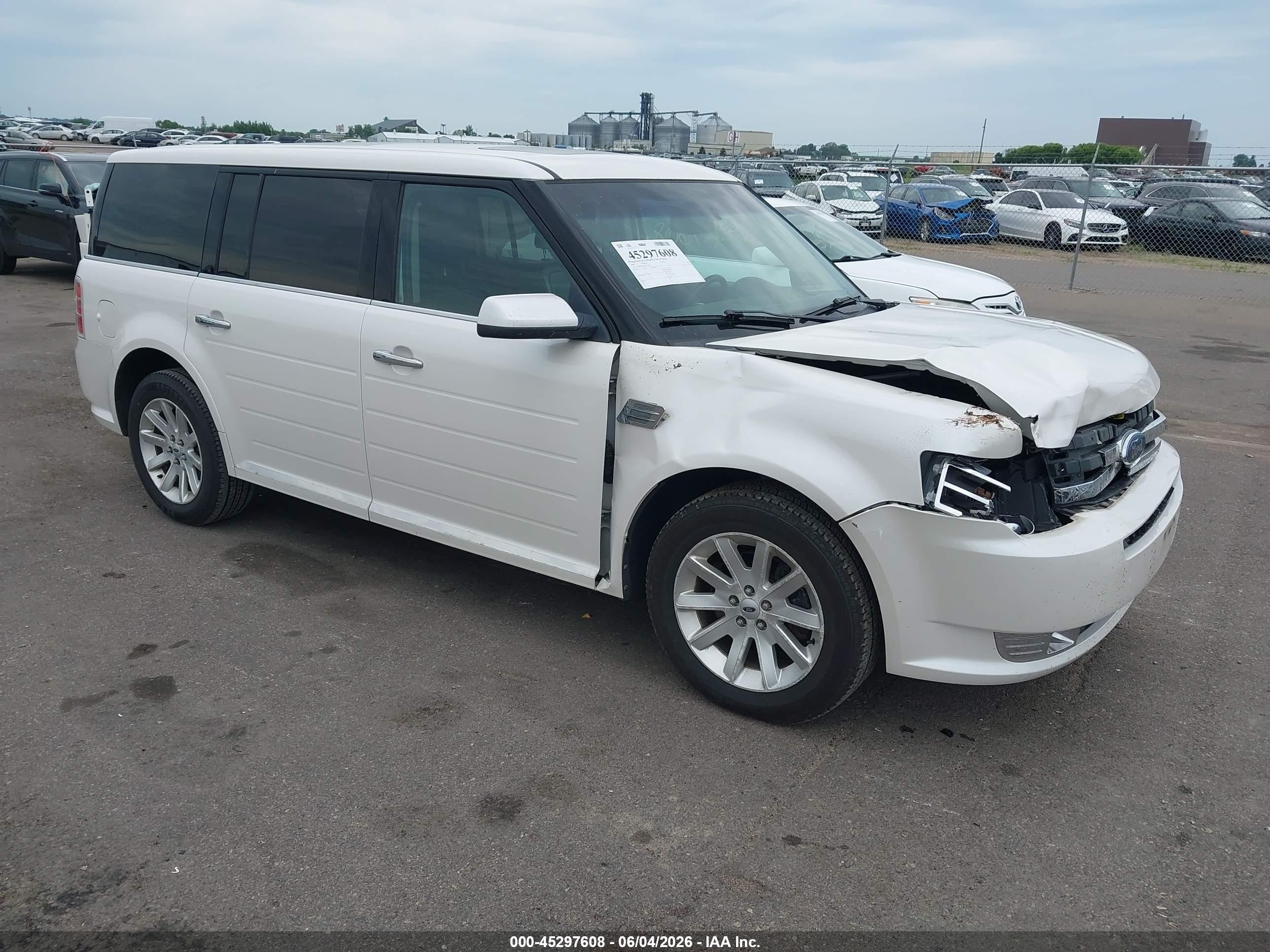 2009 Ford Flex SEL, VIN 2FMEK62C09BA37762 — Front end