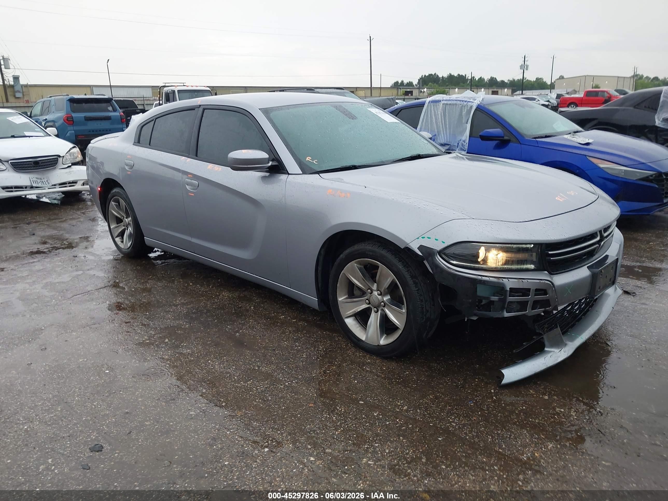 2015 Dodge Charger SE, VIN 2C3CDXBG1FH883880 — Front end