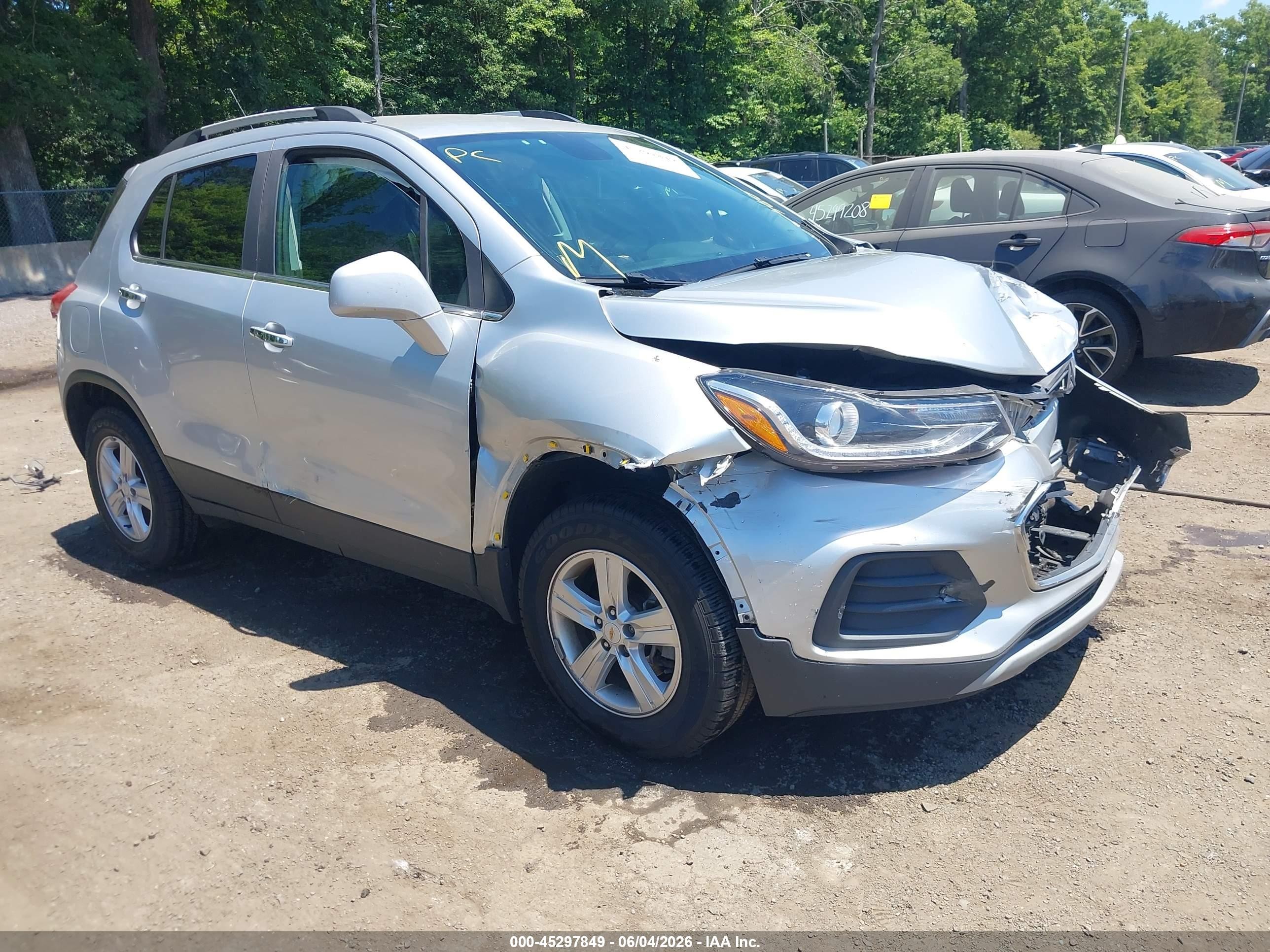 2019 Chevrolet Trax LT, VIN KL7CJPSB5KB891196 — Front end
