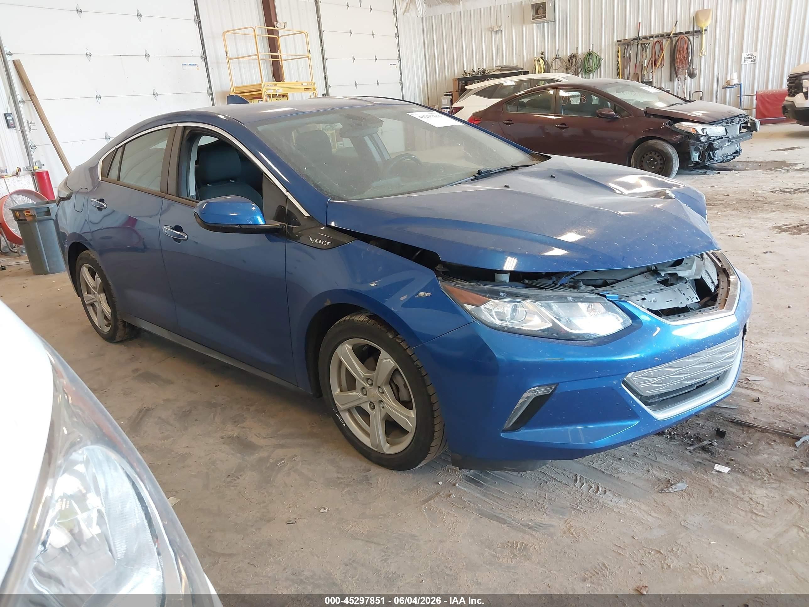 2017 Chevrolet Volt LT, VIN 1G1RA6S52HU150737 — Front end