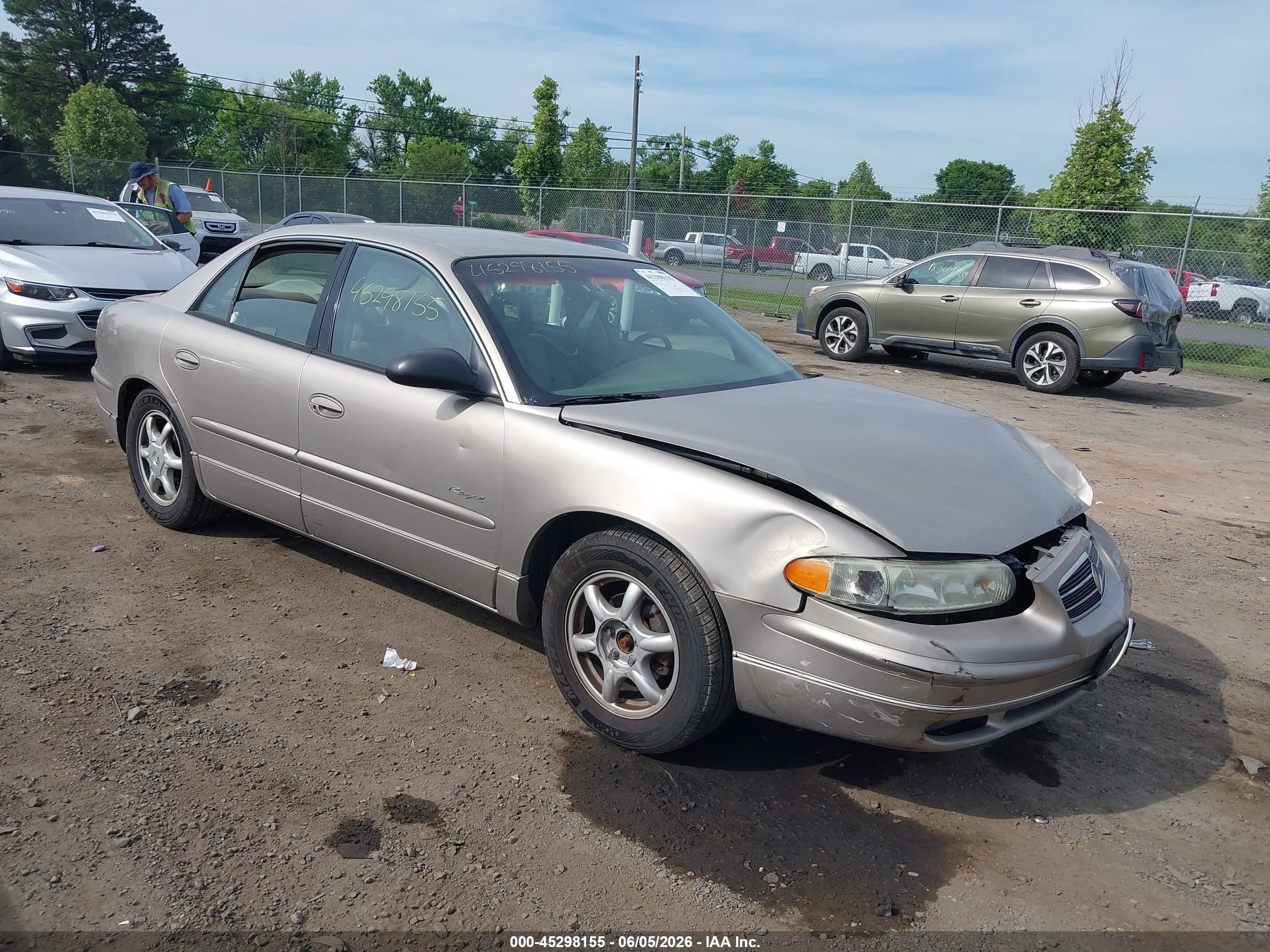 2000 Buick Regal LS, VIN 2G4WB55K4Y1226582 — Перед