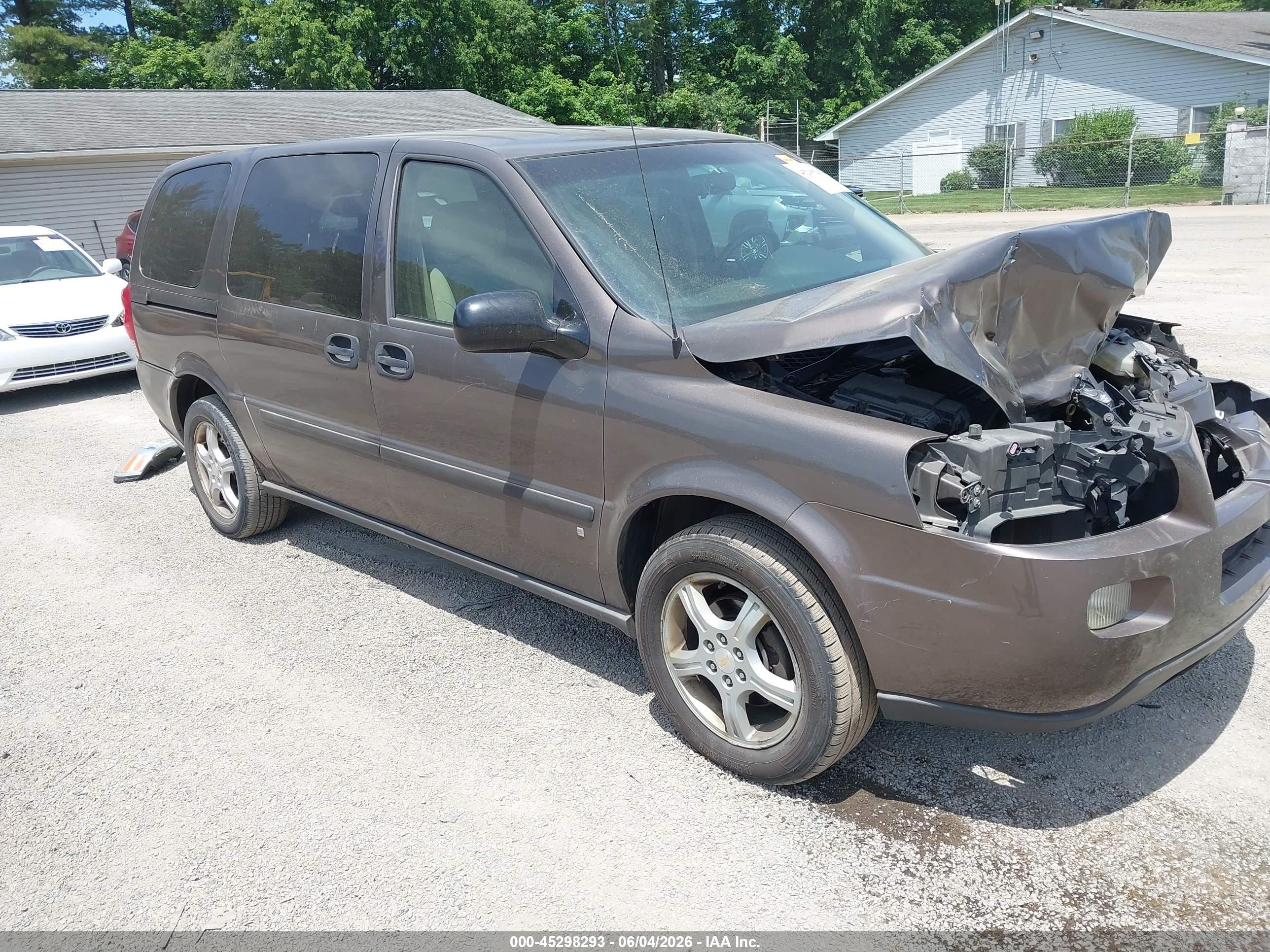 2008 Chevrolet Uplander LS, VIN 1GNDV23168D126216 — Front end